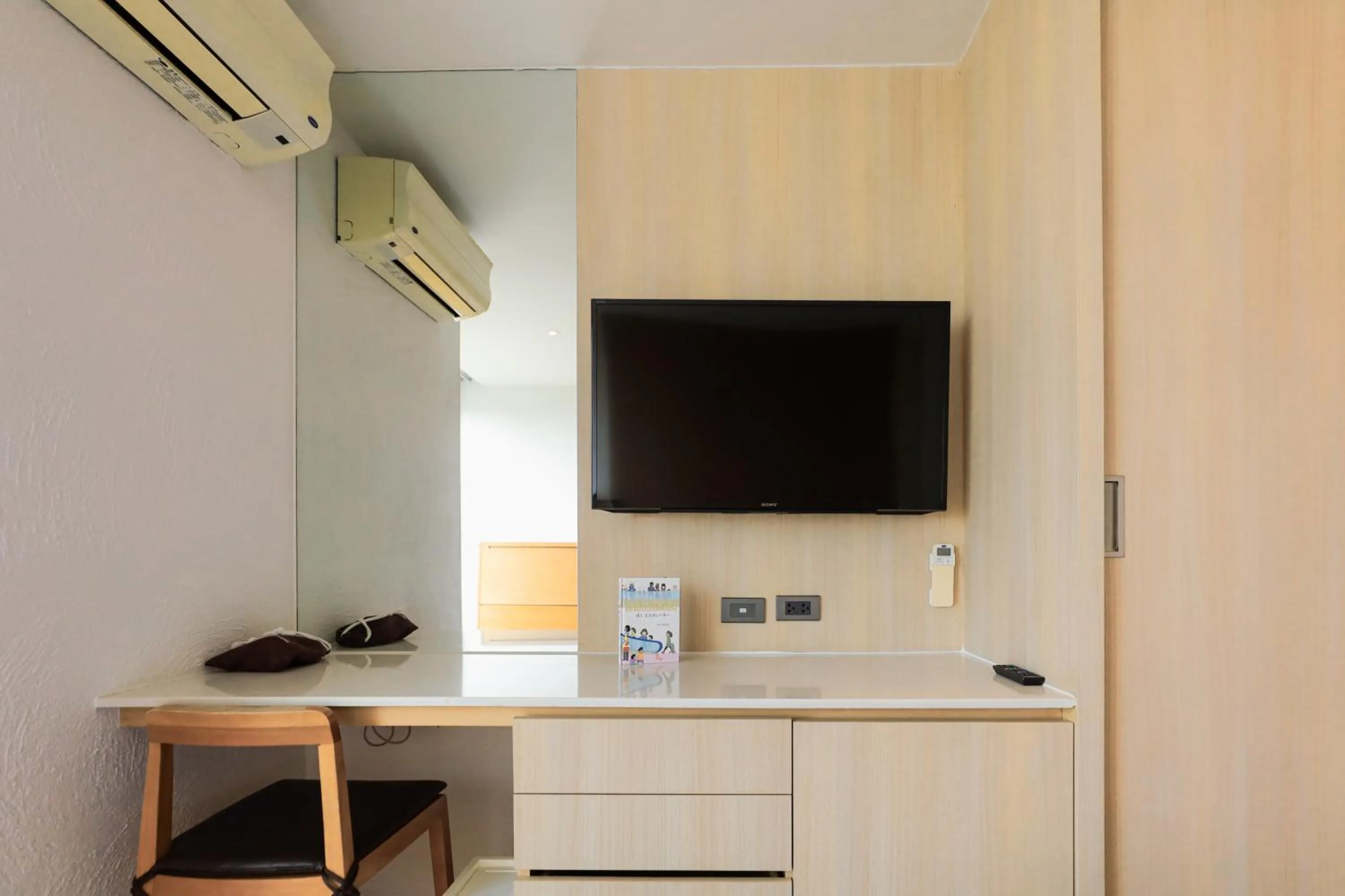 TV and multimedia in Balcony Seaside Sriracha Hotel & Serviced Apartments