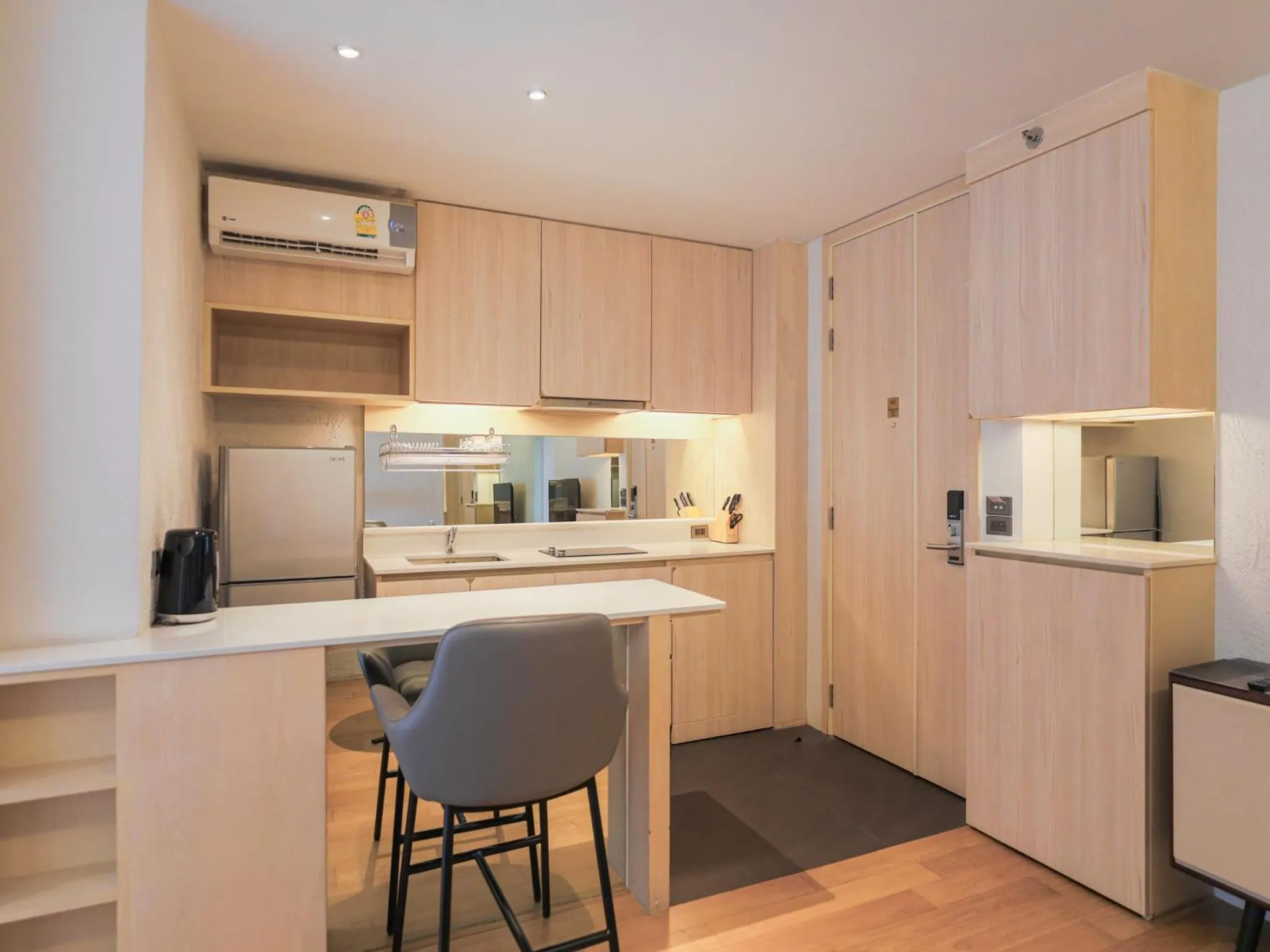 Kitchen or kitchenette in Balcony Seaside Sriracha Hotel & Serviced Apartments