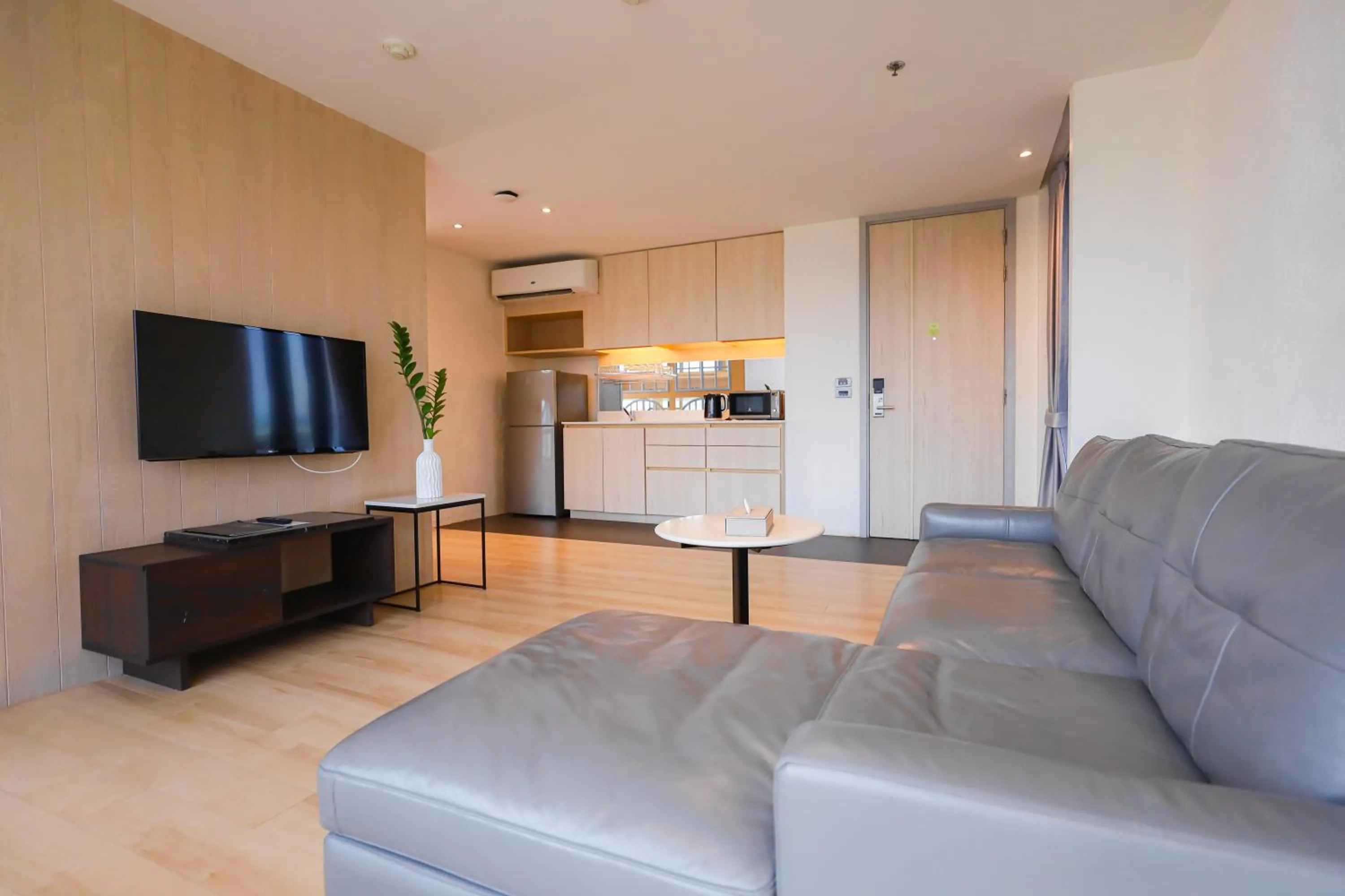 TV and multimedia in Balcony Seaside Sriracha Hotel & Serviced Apartments