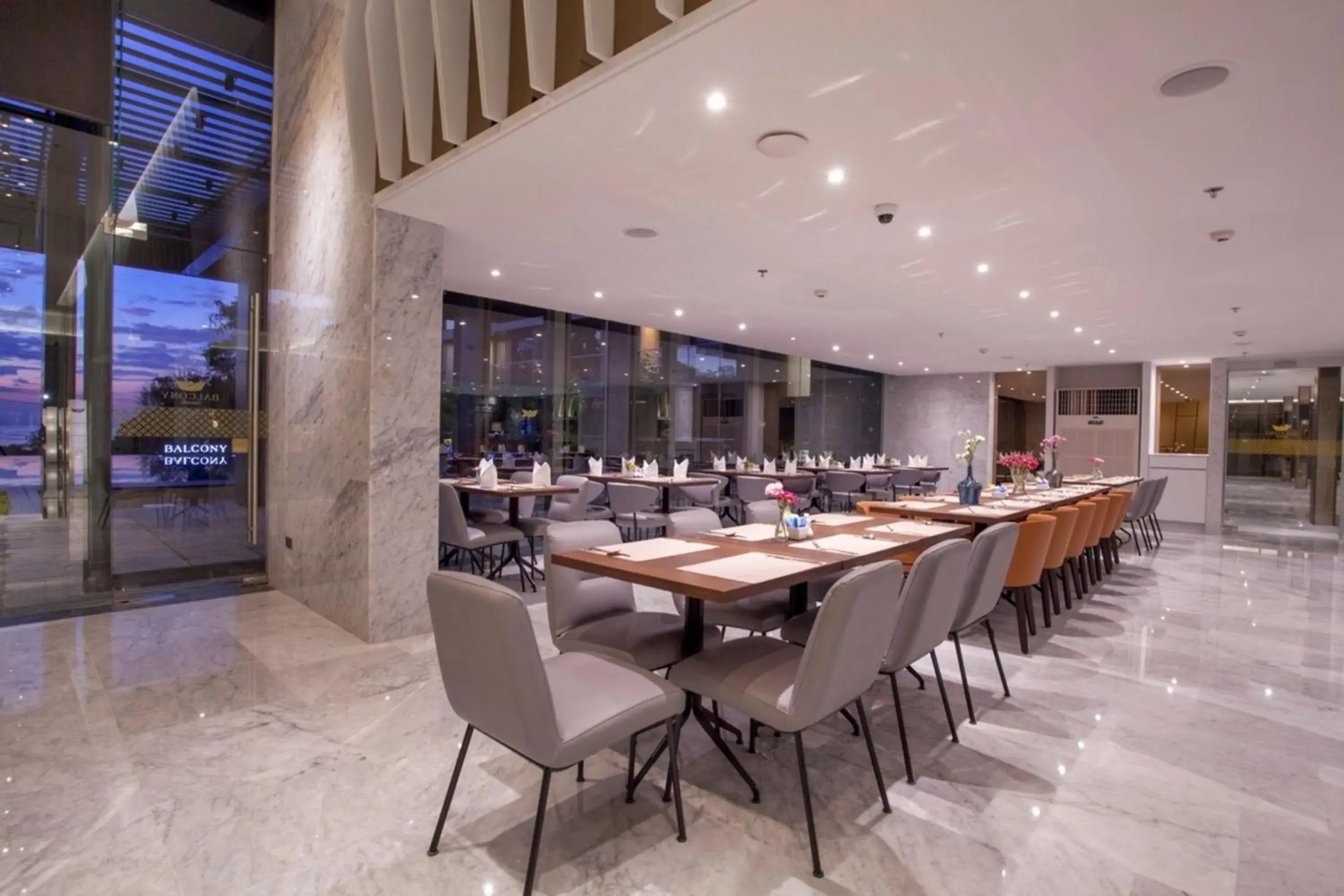 Restaurant/places to eat in Balcony Seaside Sriracha Hotel & Serviced Apartments Restaurant/places to eat in Balcony Seaside Sriracha Hotel & Serviced Apartments