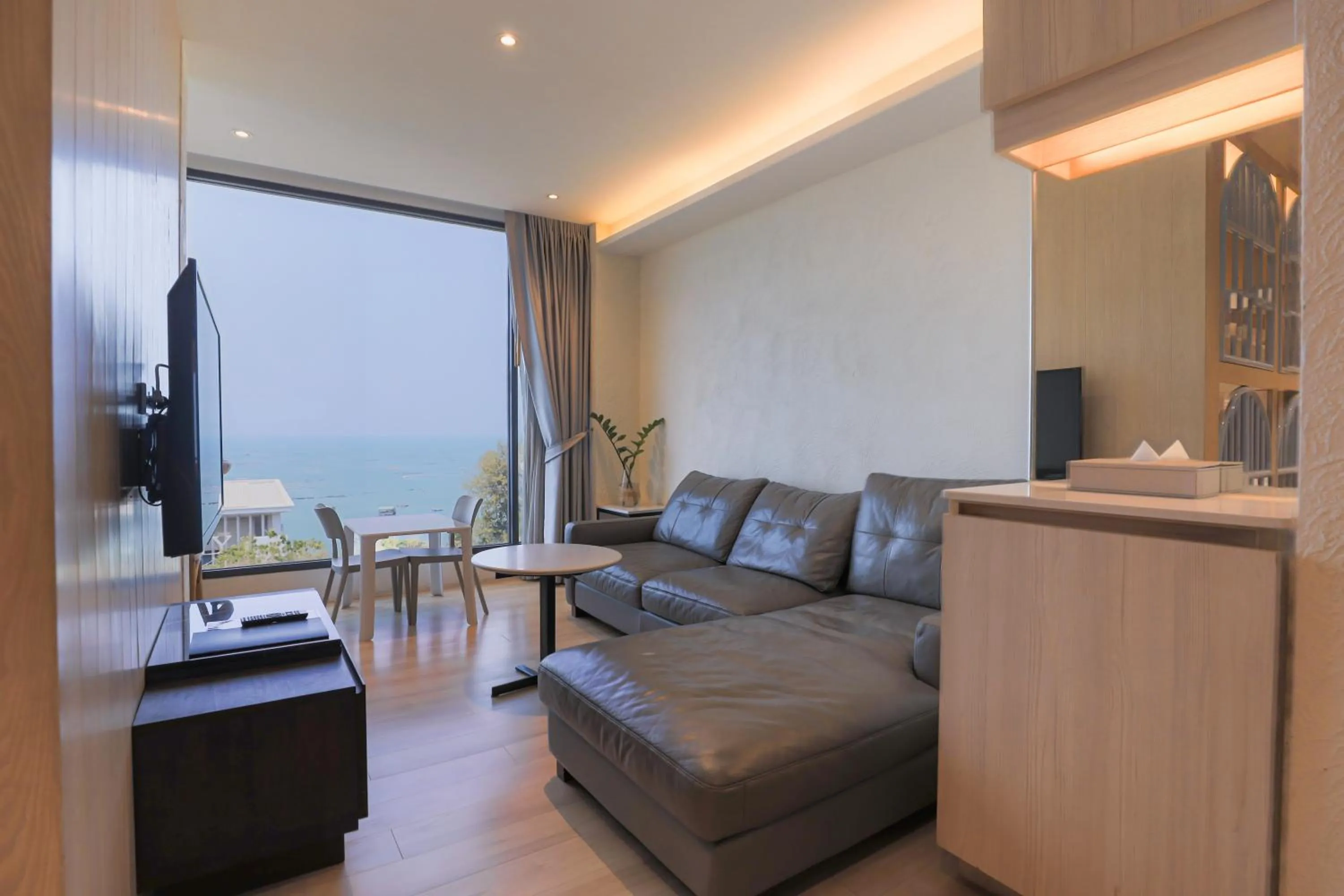 TV and multimedia in Balcony Seaside Sriracha Hotel & Serviced Apartments