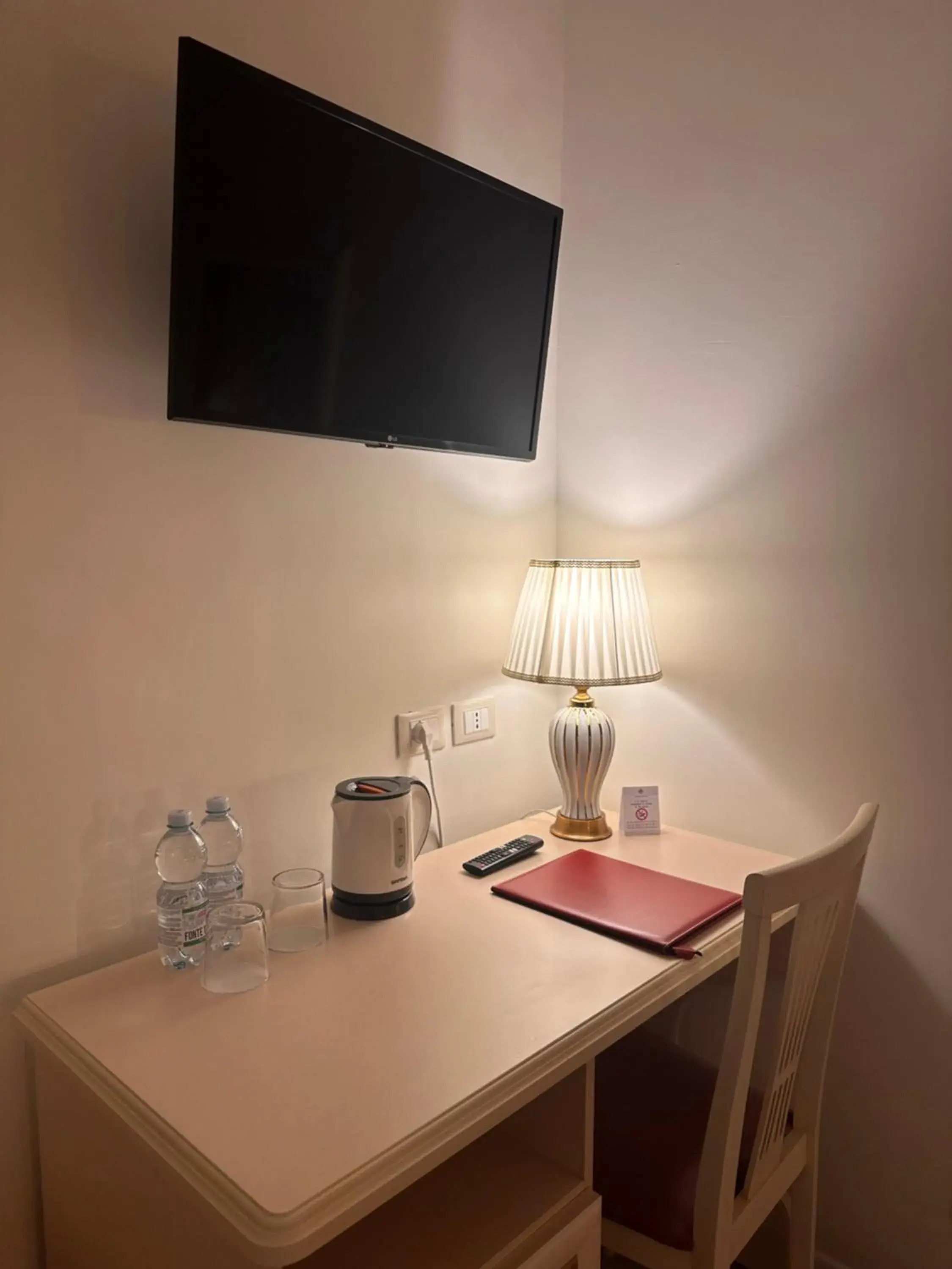 Deluxe Twin Room with Sea View in Collegio AMDG Deluxe Twin Room with Sea View in Collegio AMDG