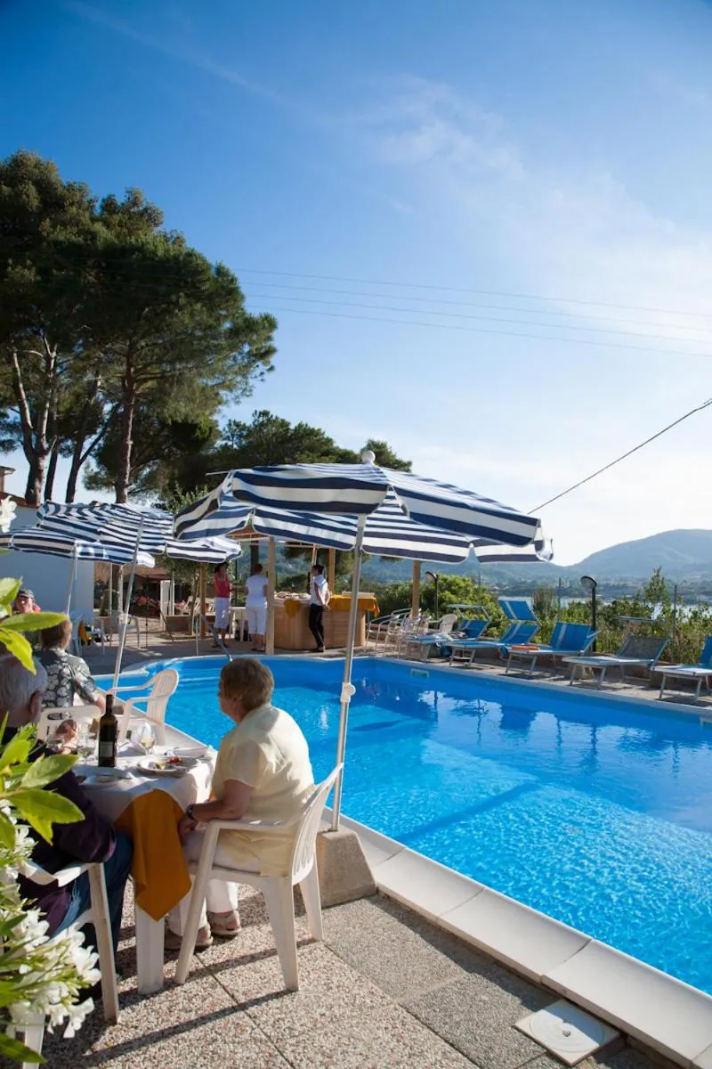 Swimming pool in Residence Vacanza Mare