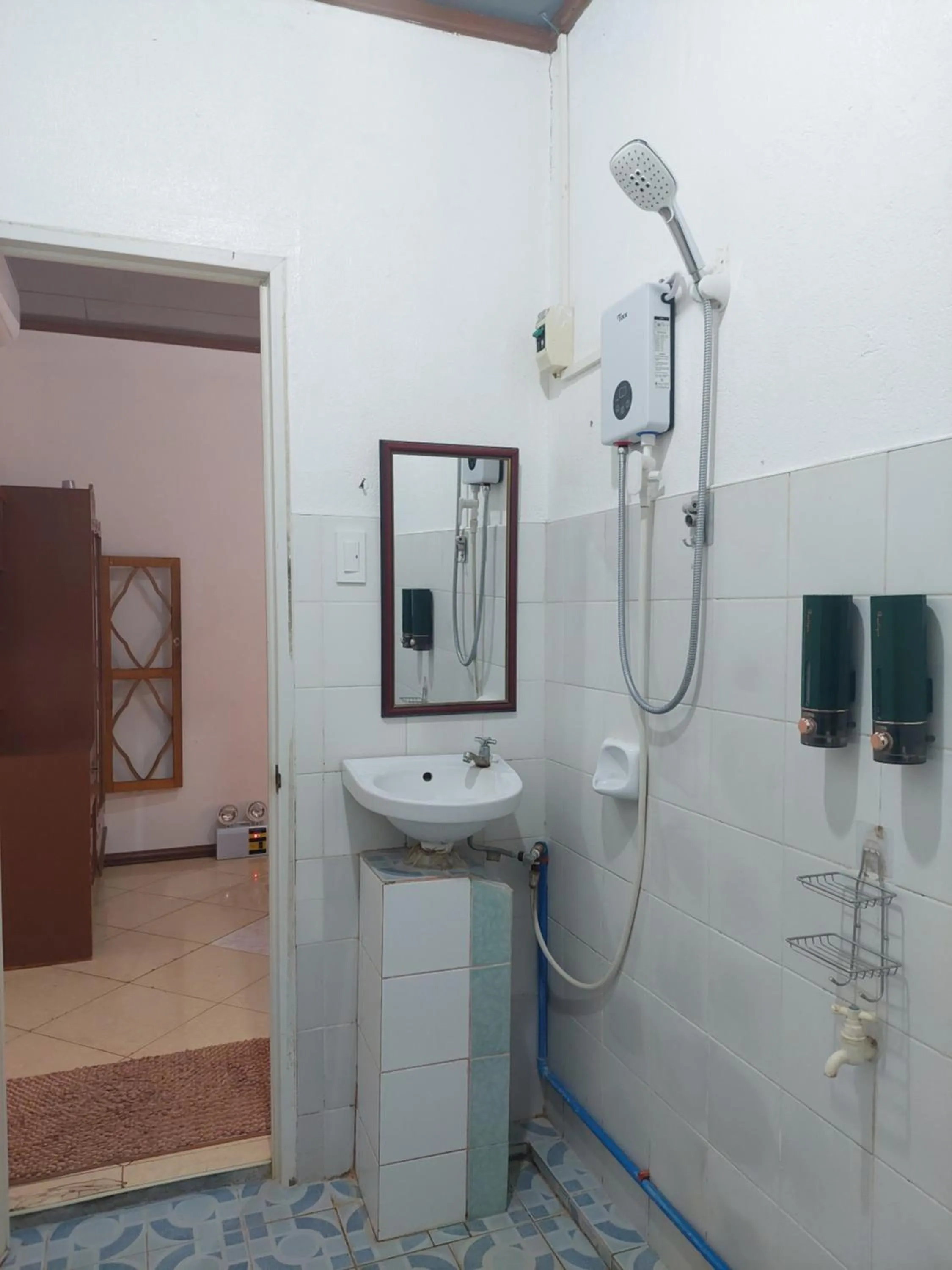 Shower in Ohlala Hostel