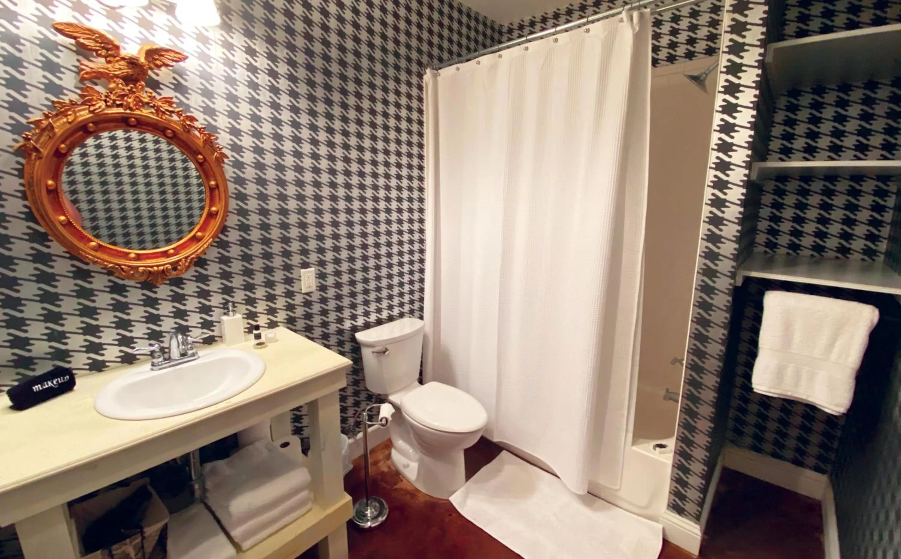 Bathroom in Mulberry Inn