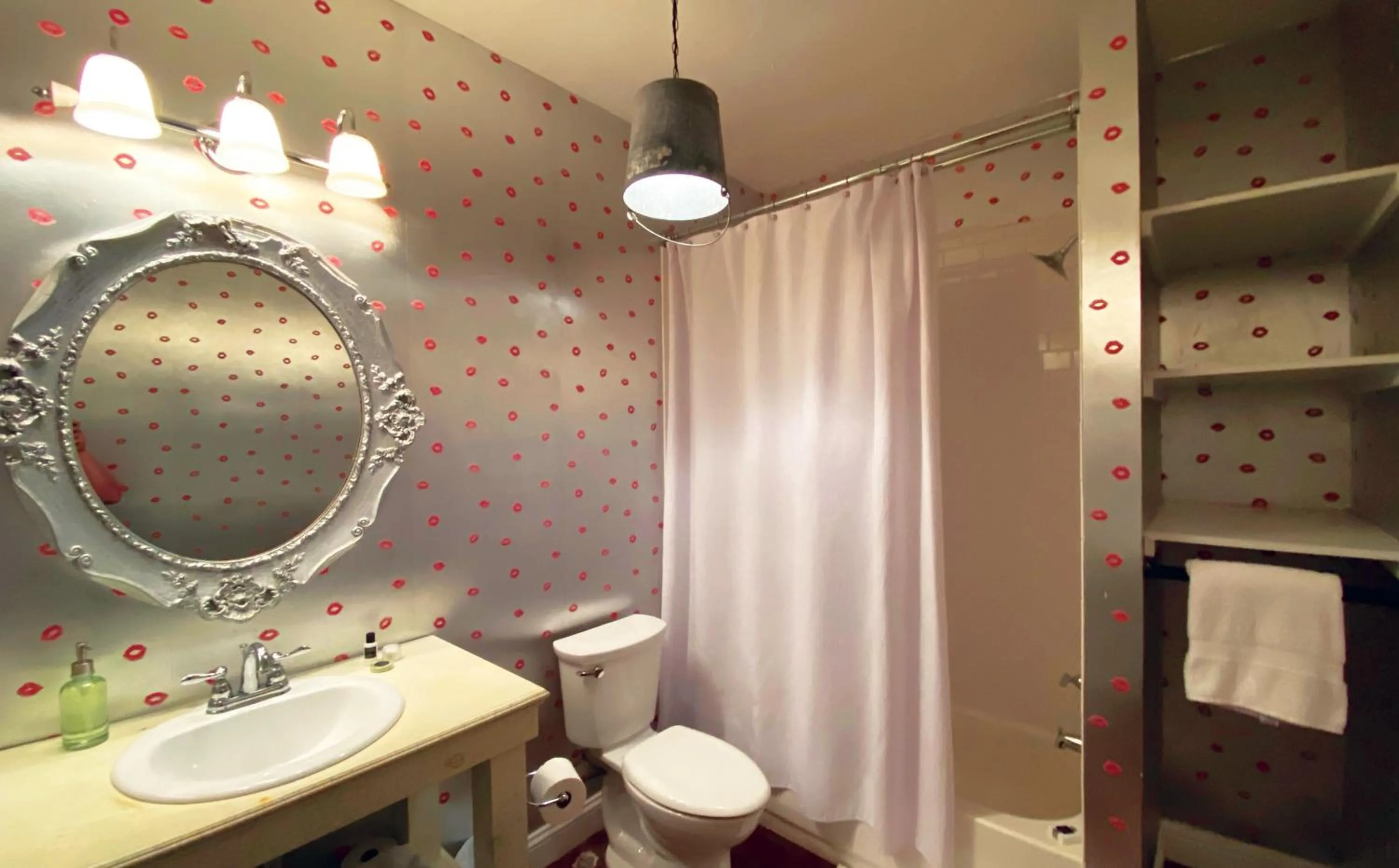 Bathroom in Mulberry Inn