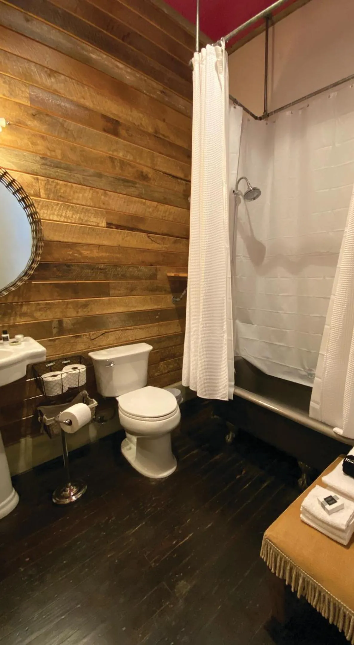 Bathroom in Mulberry Inn