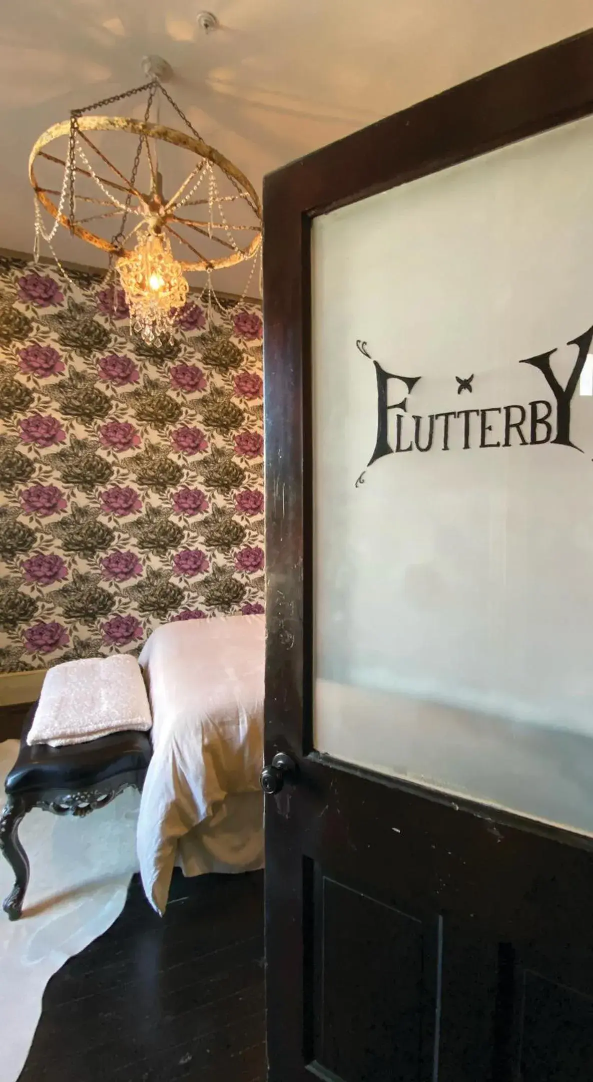 Deluxe Queen Room in Mulberry Inn Deluxe Queen Room in Mulberry Inn