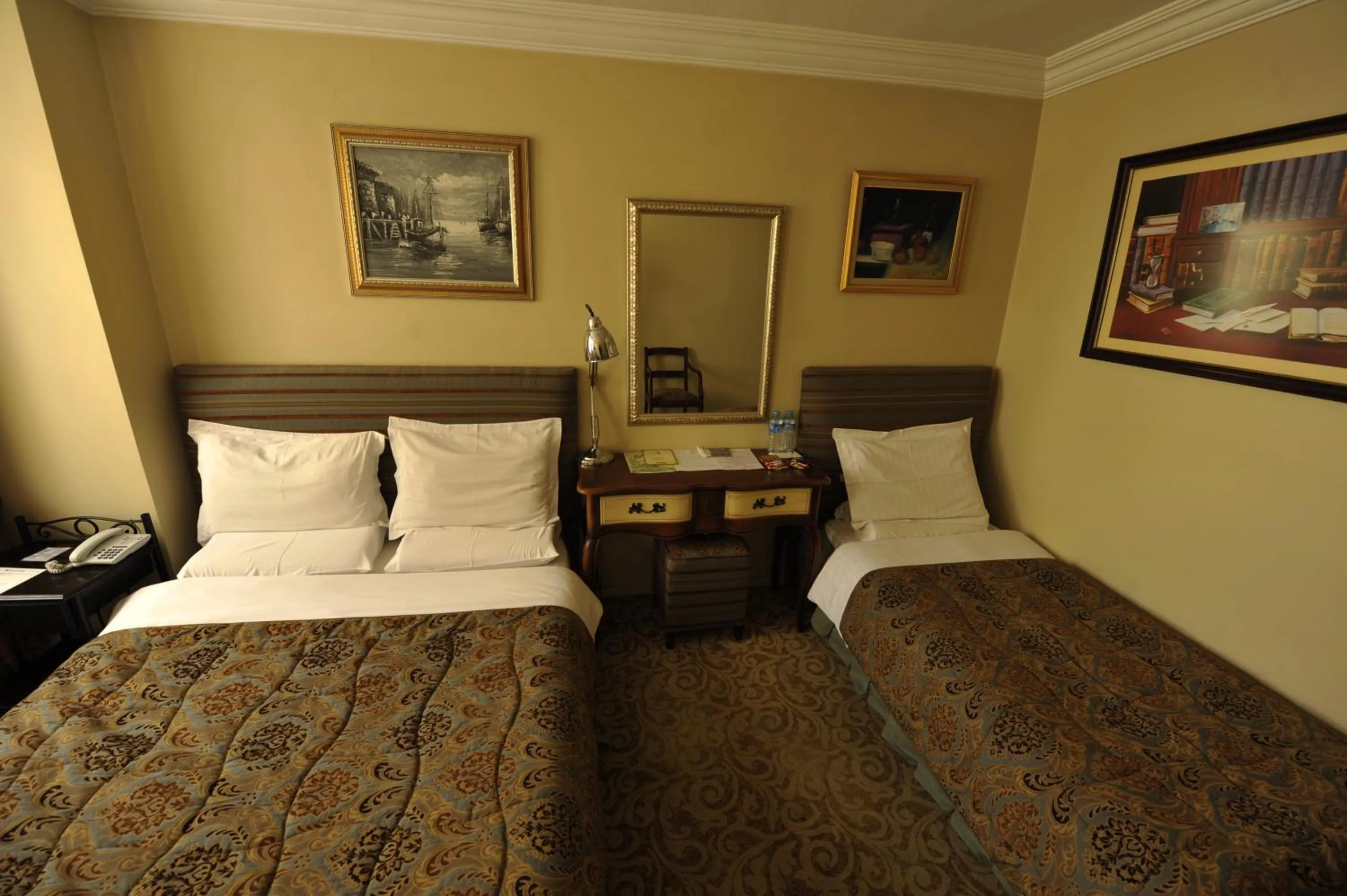 Photo of the whole room, Bed in Ak Efe Hotel EDİRNE