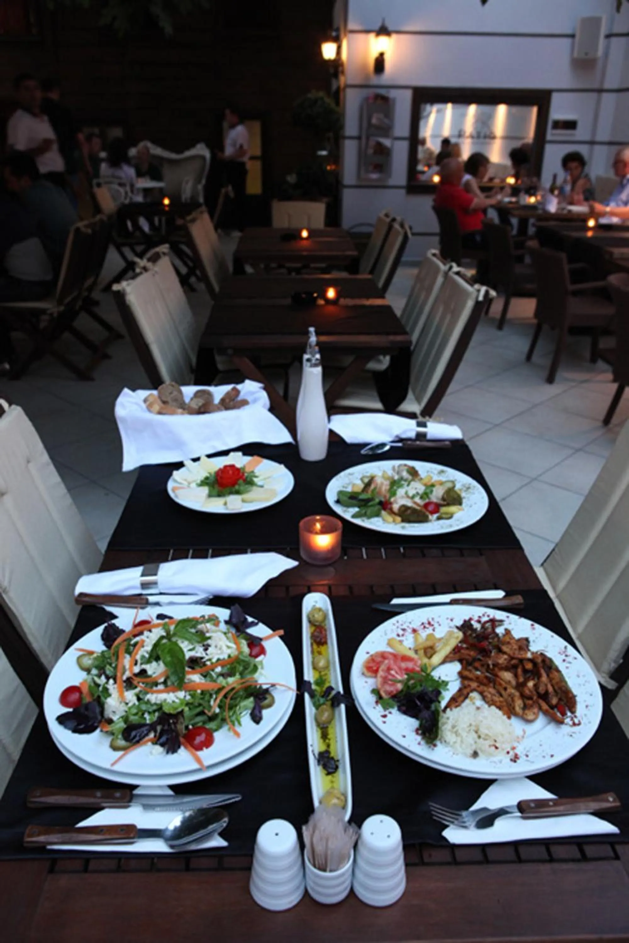 Restaurant/places to eat in Ak Efe Hotel EDİRNE