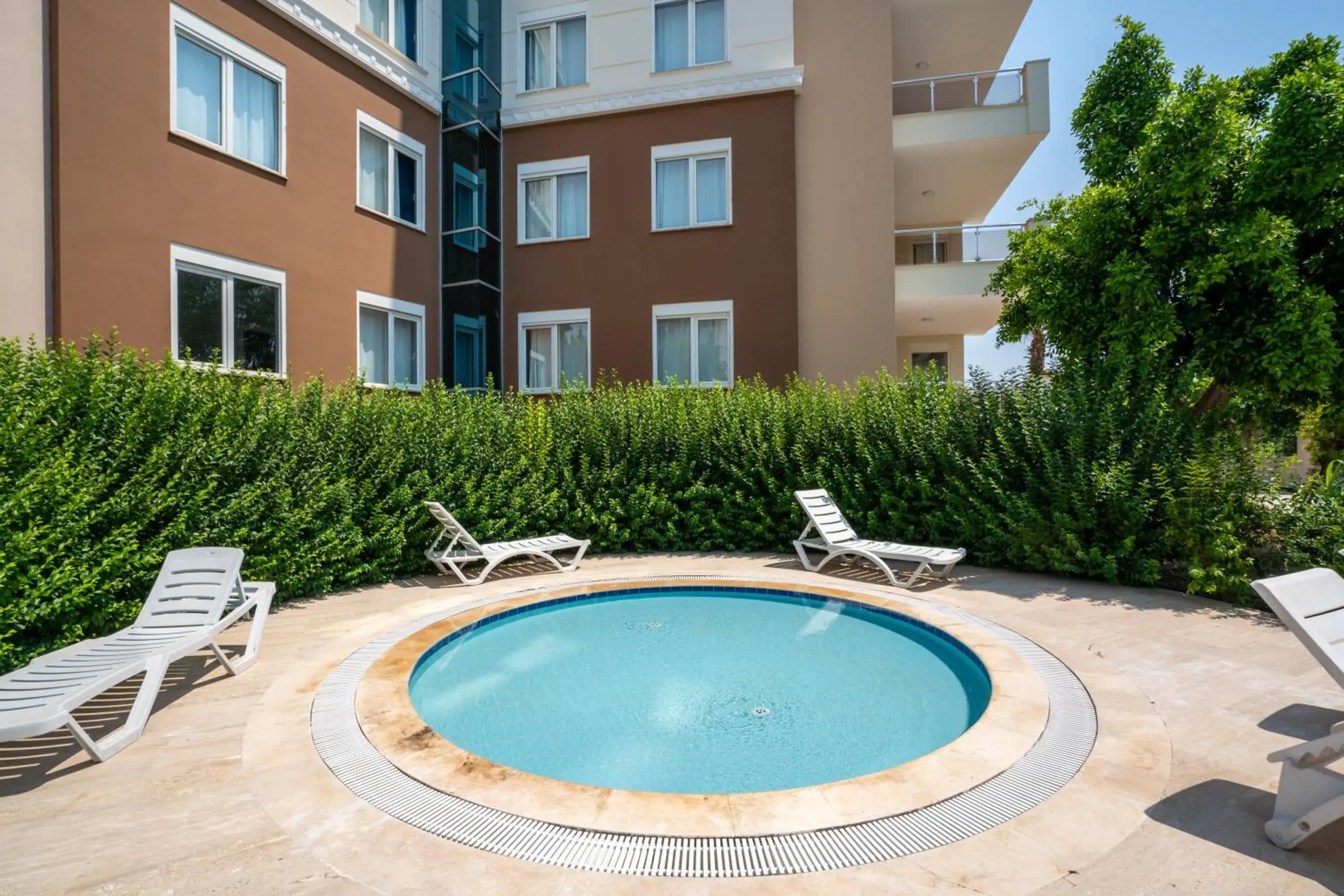 Swimming pool in River Park Residence Lara Swimming pool in River Park Residence Lara