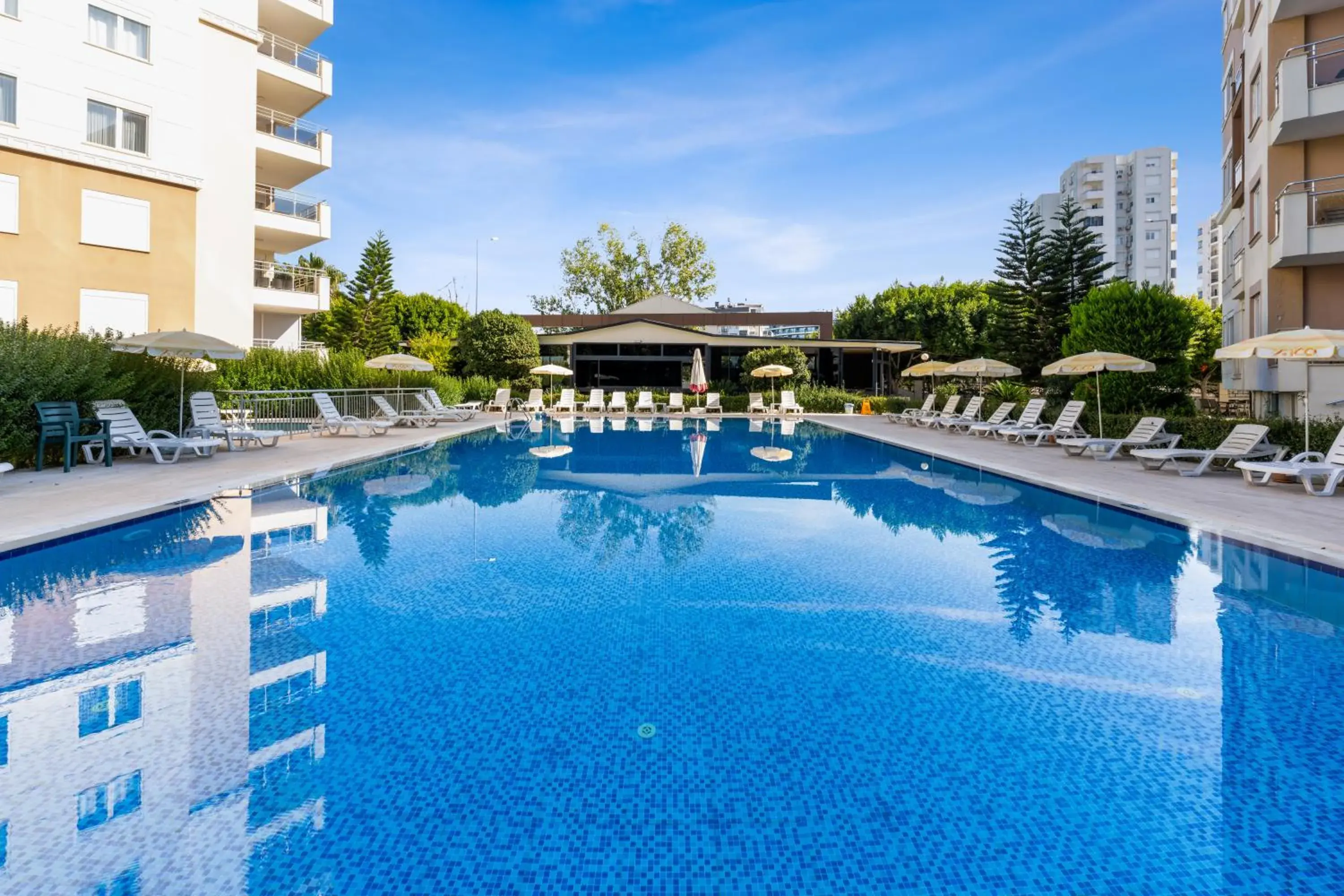 Swimming pool in River Park Residence Lara Swimming pool in River Park Residence Lara