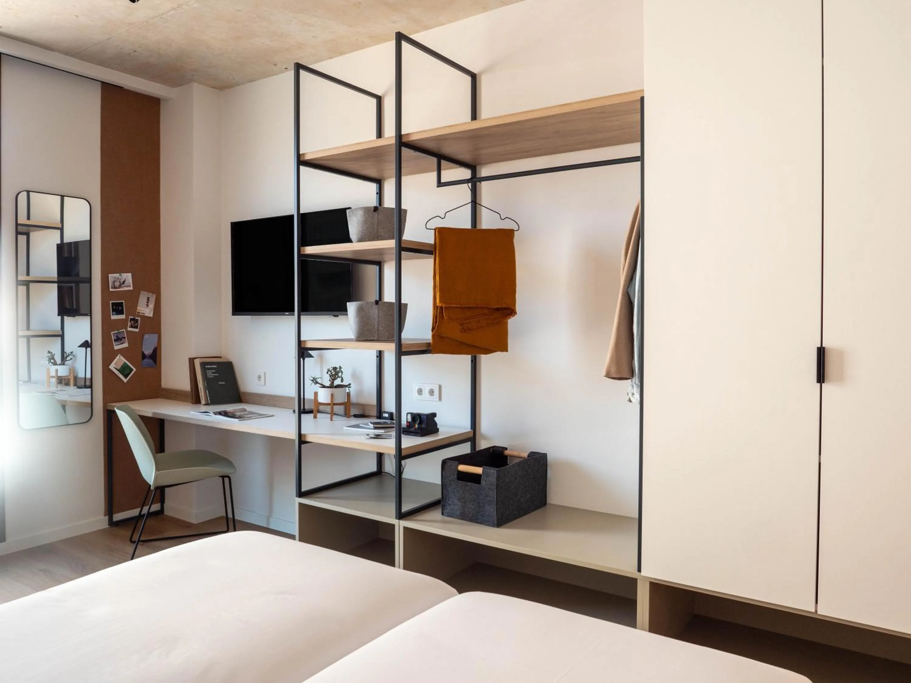 TV and multimedia, Bed in Kora Green City - Aparthotel Passivhaus