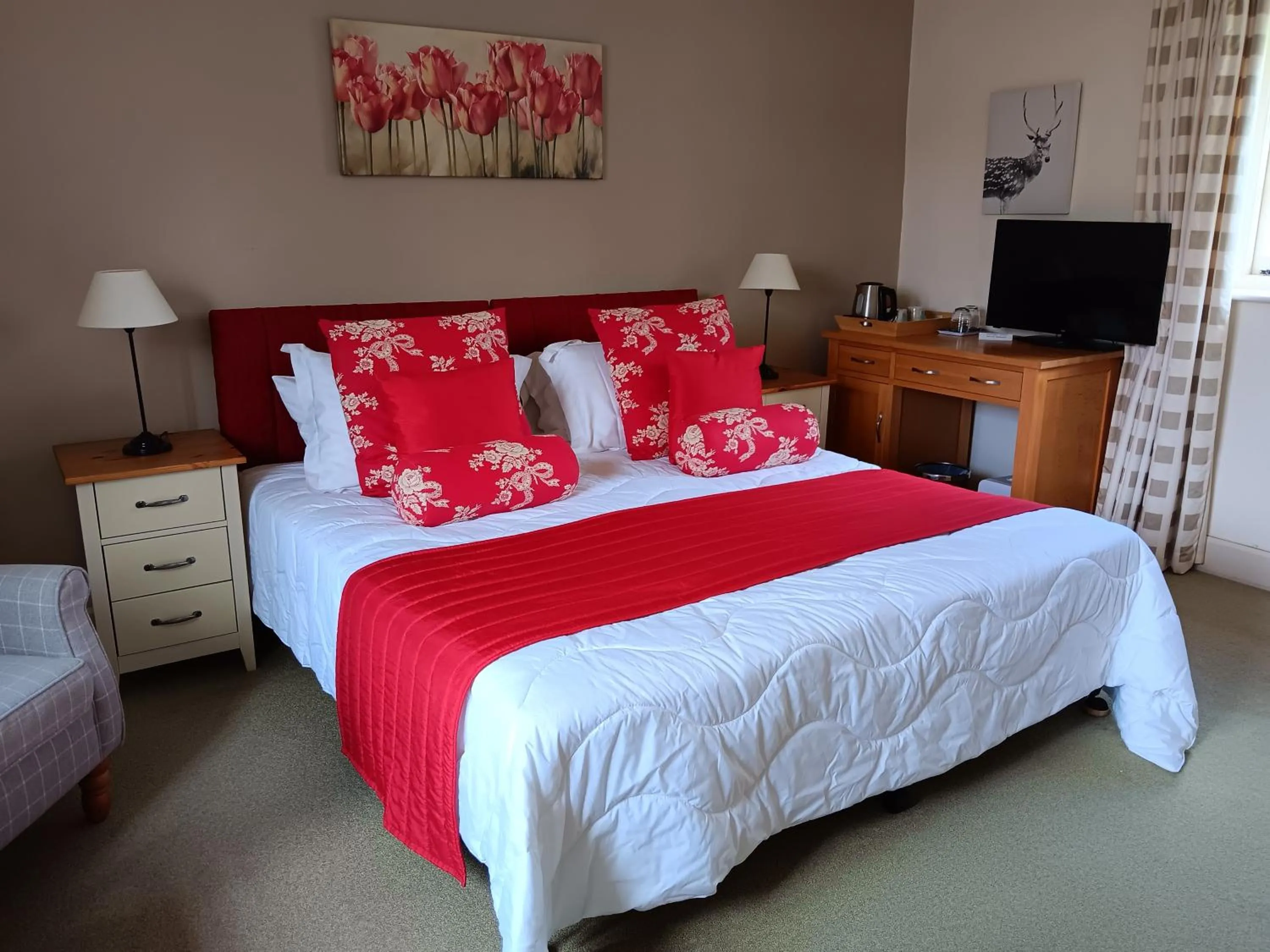 Bedroom, Bed in Buckley Farmhouse B & B