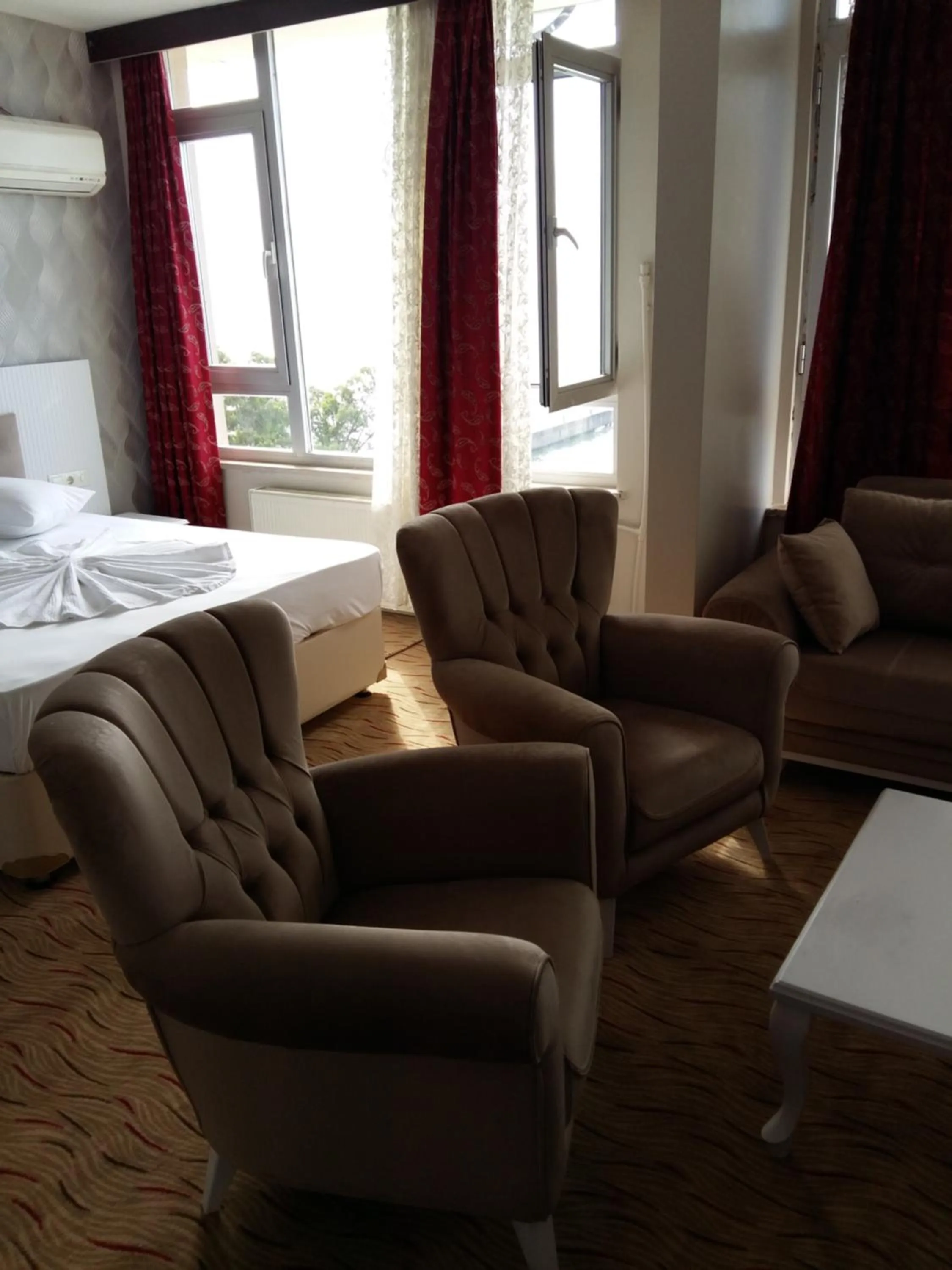 Living room in Cihan Hotel