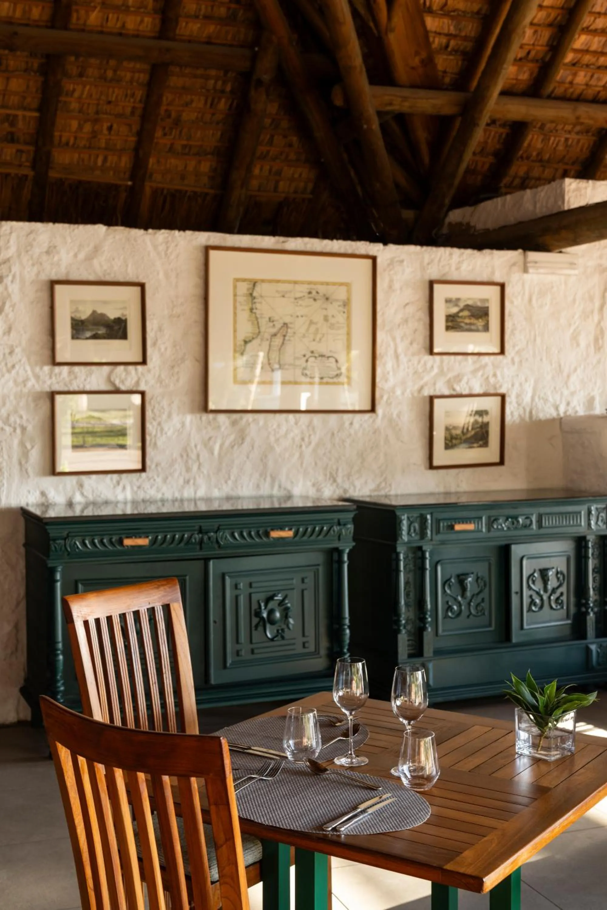 Restaurant/places to eat in Constance Sakoa Boutik