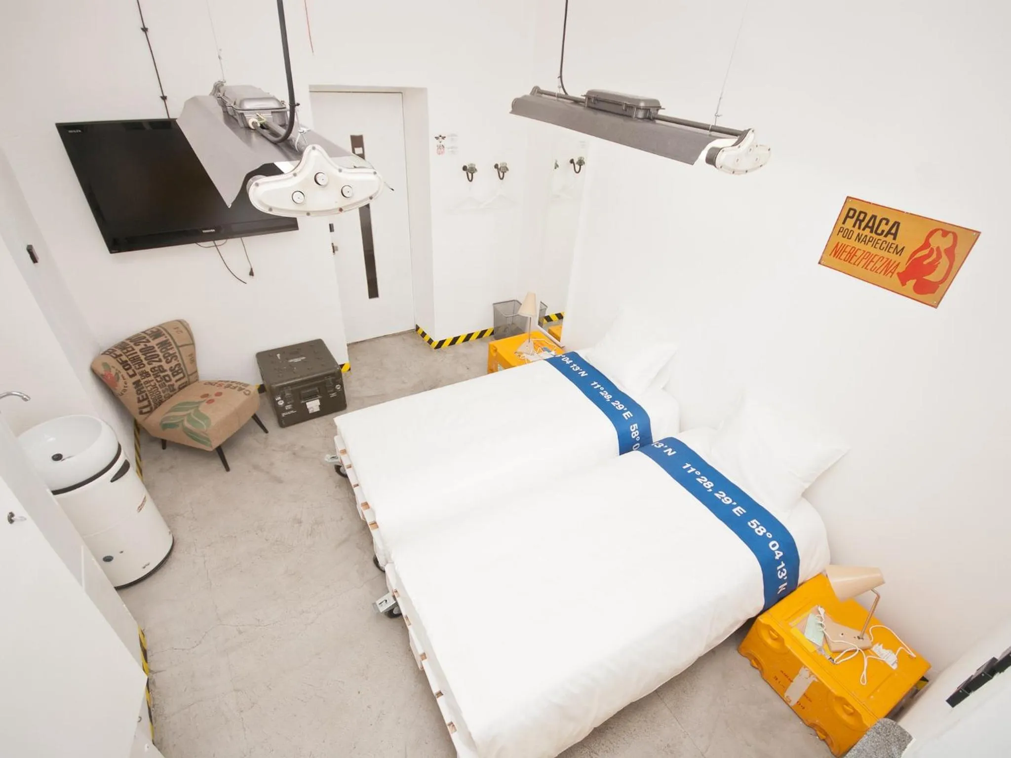 Bed in Loft Lot Pszczoły