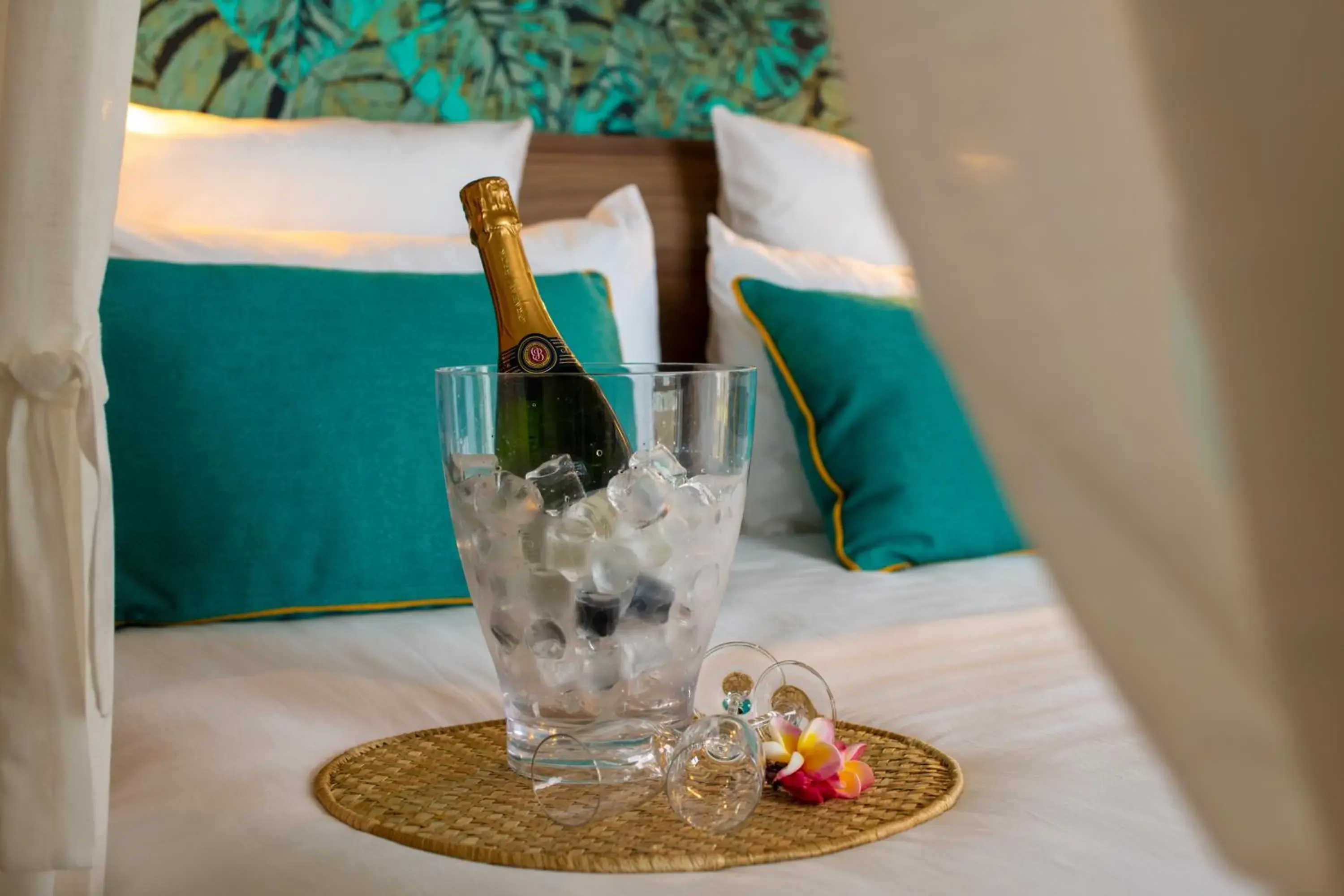 Alcoholic drinks, Bed in Constance Tekoma - Rodrigues Island Alcoholic drinks, Bed in Constance Tekoma - Rodrigues Island