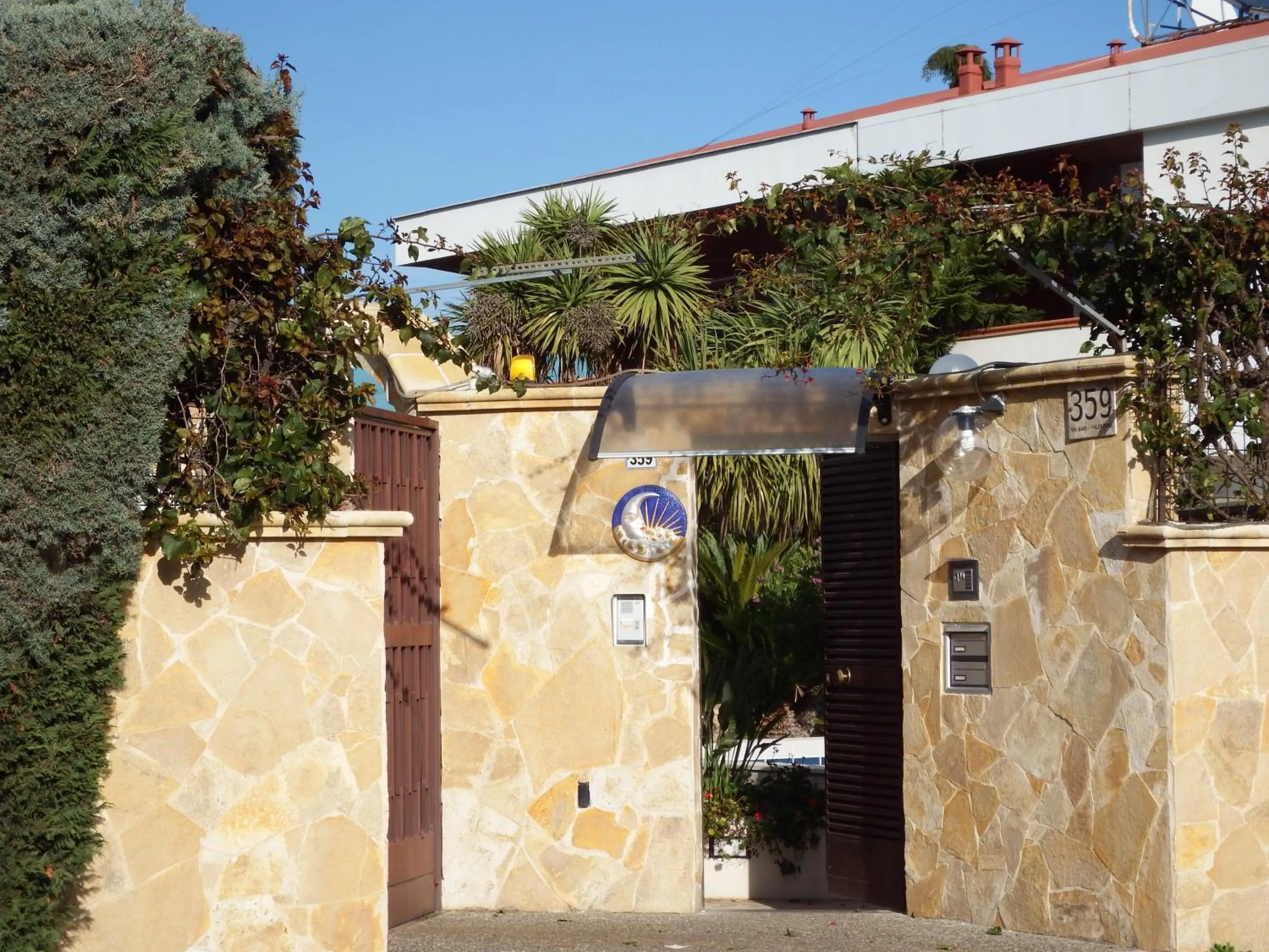 Facade/entrance in B&B Albaluna