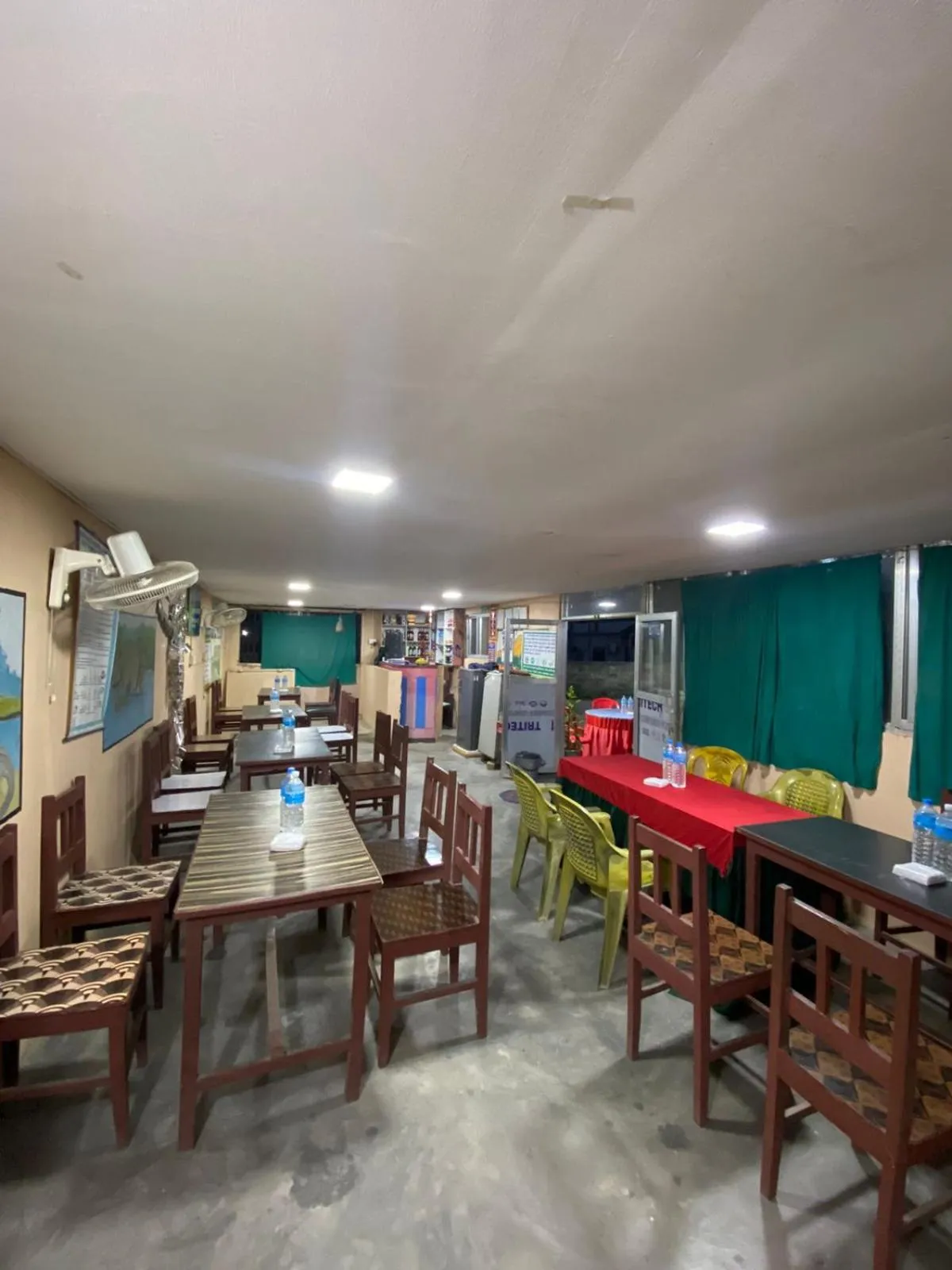 Restaurant/places to eat in Hotel BhupuSainik Sauraha, Chitwan