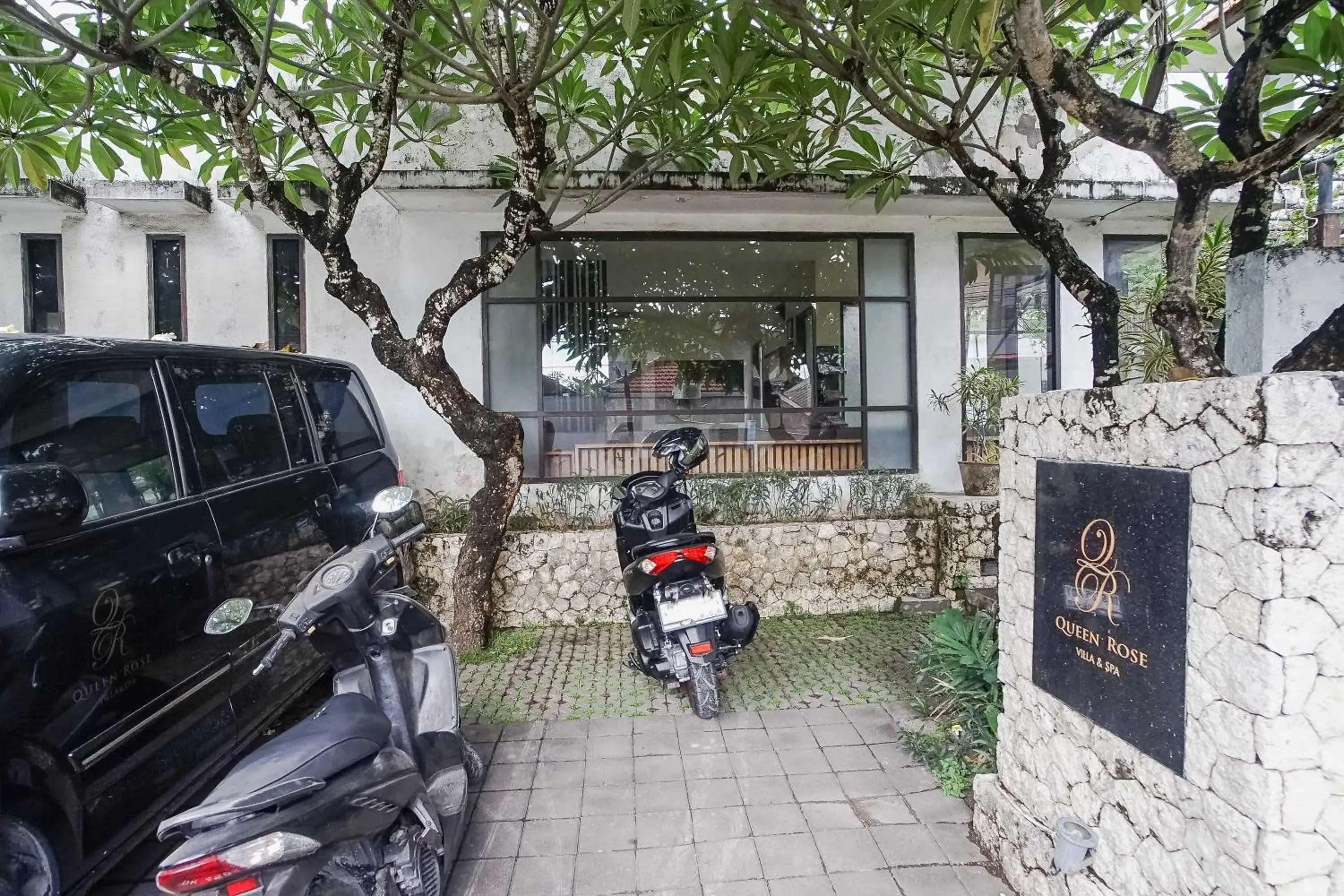 Property building in Queen Rose Villa & Spa Property building in Queen Rose Villa & Spa