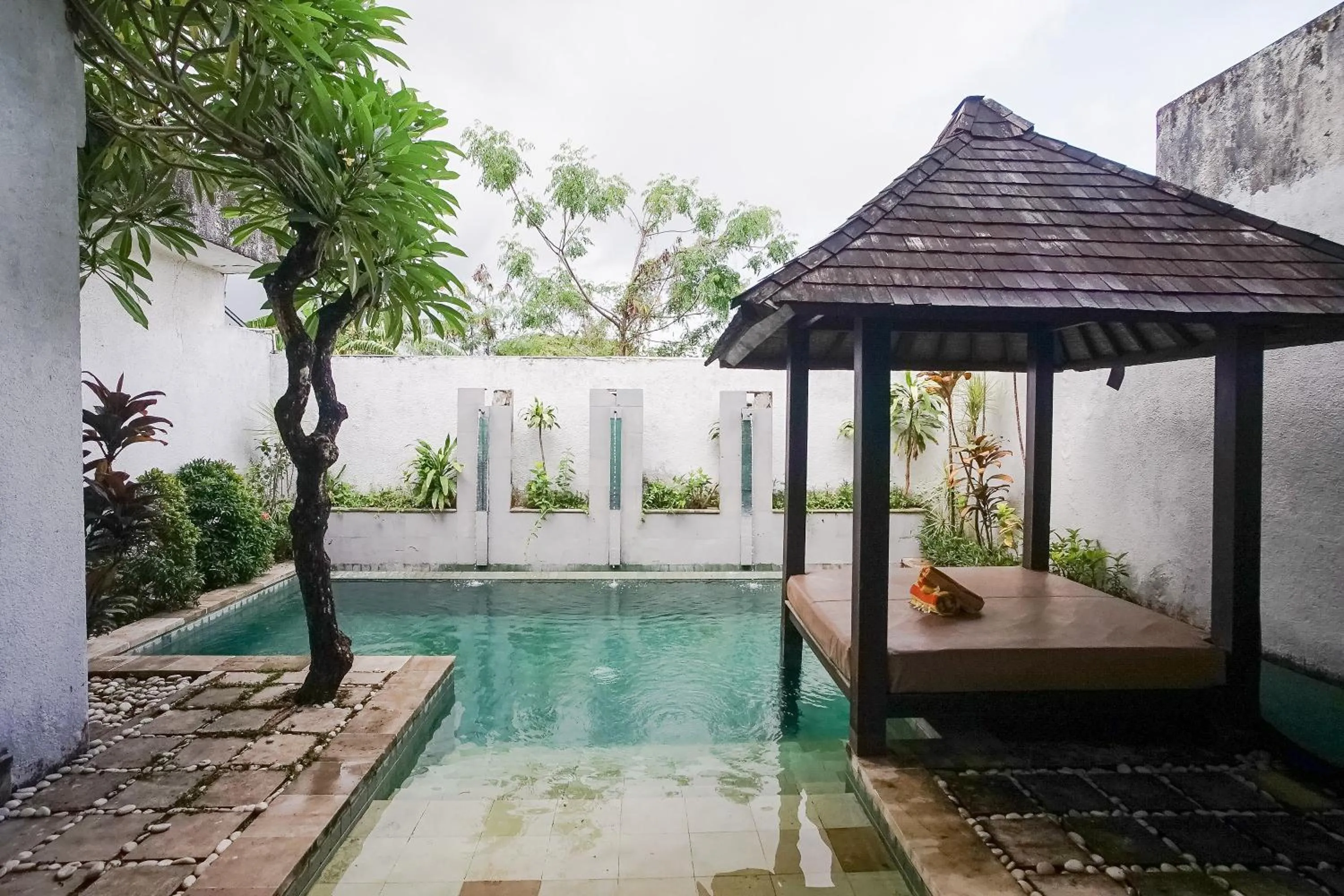 Swimming pool in Queen Rose Villa & Spa