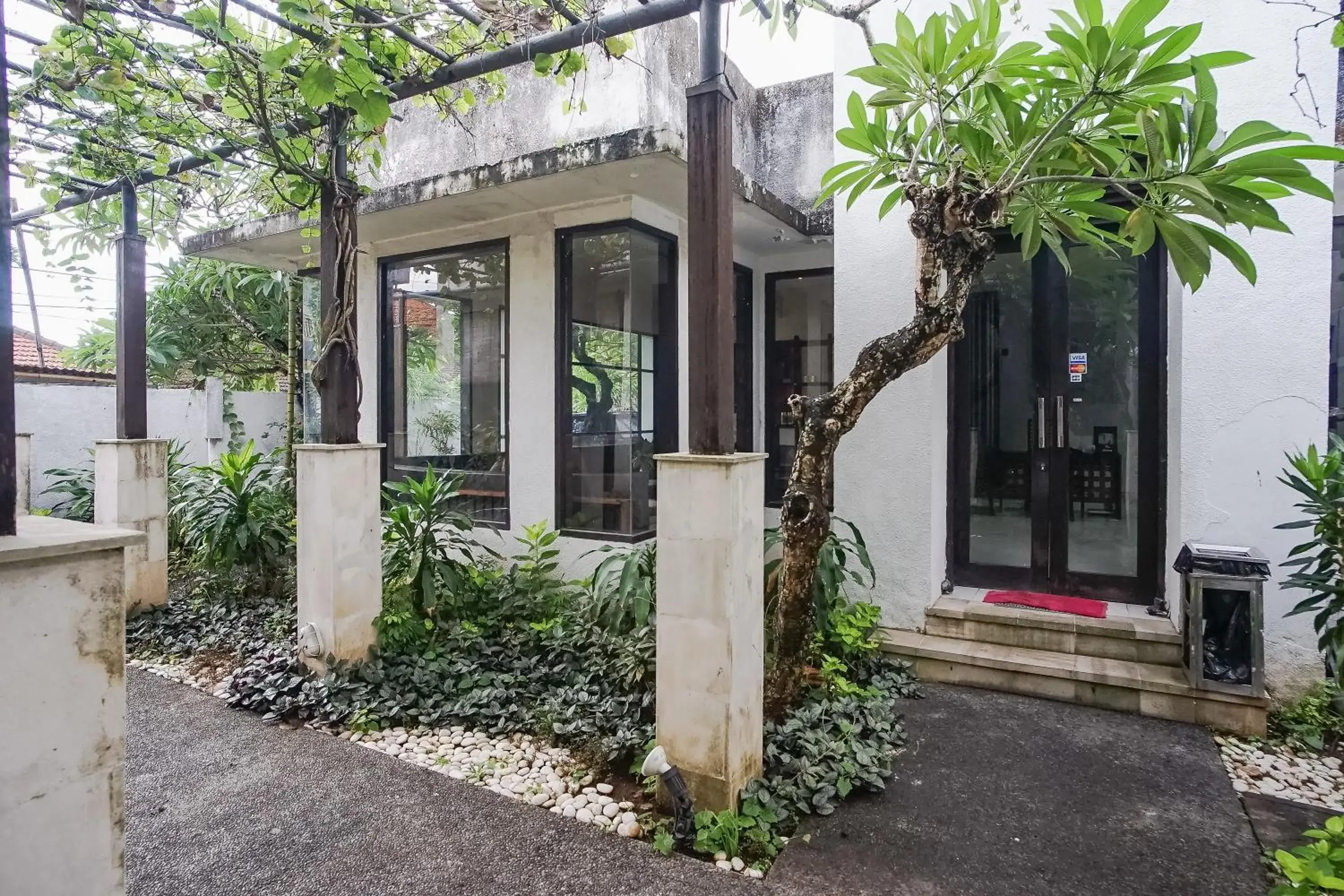 Property building in Queen Rose Villa & Spa Property building in Queen Rose Villa & Spa