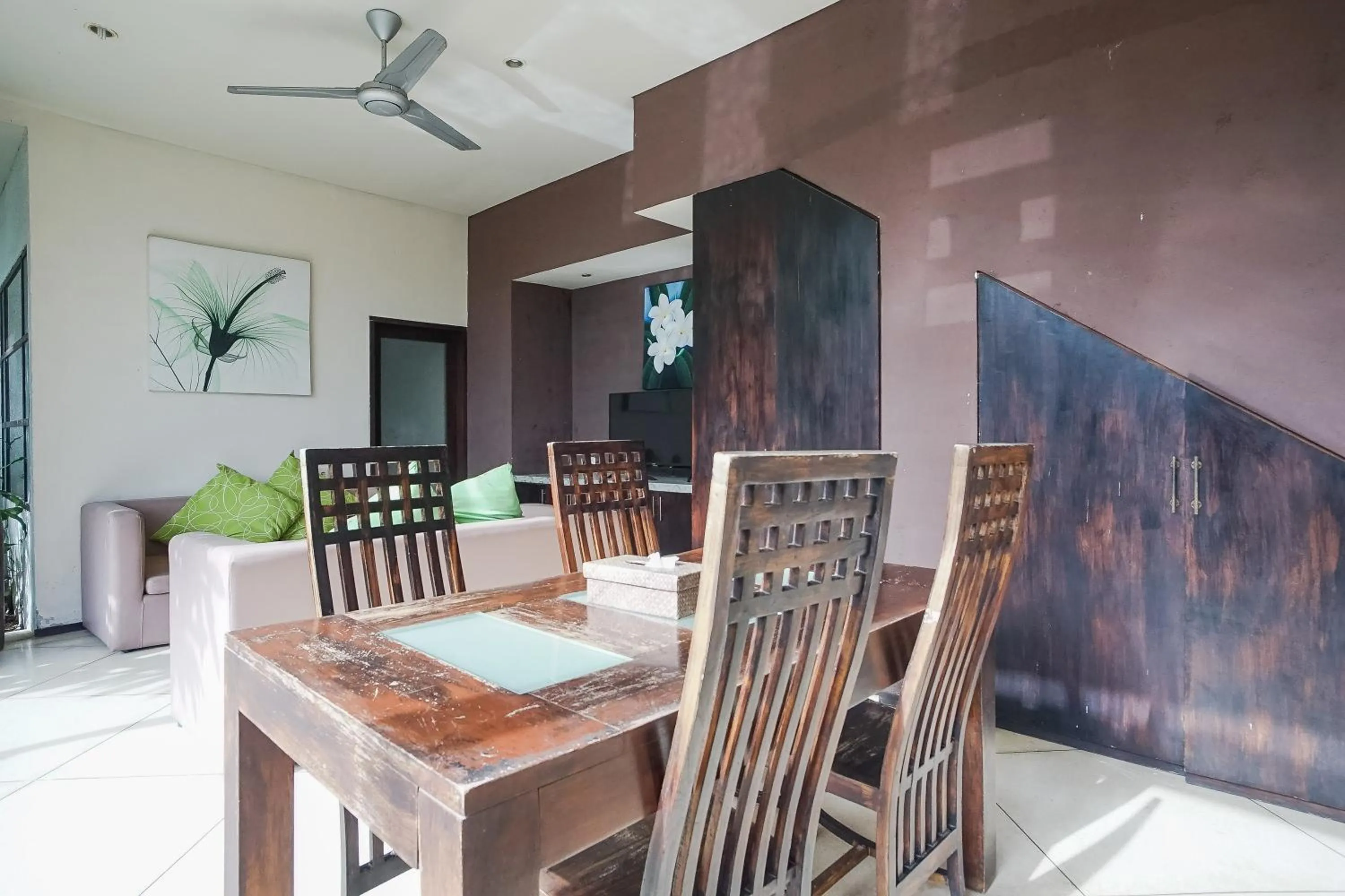 Seating area in Queen Rose Villa & Spa