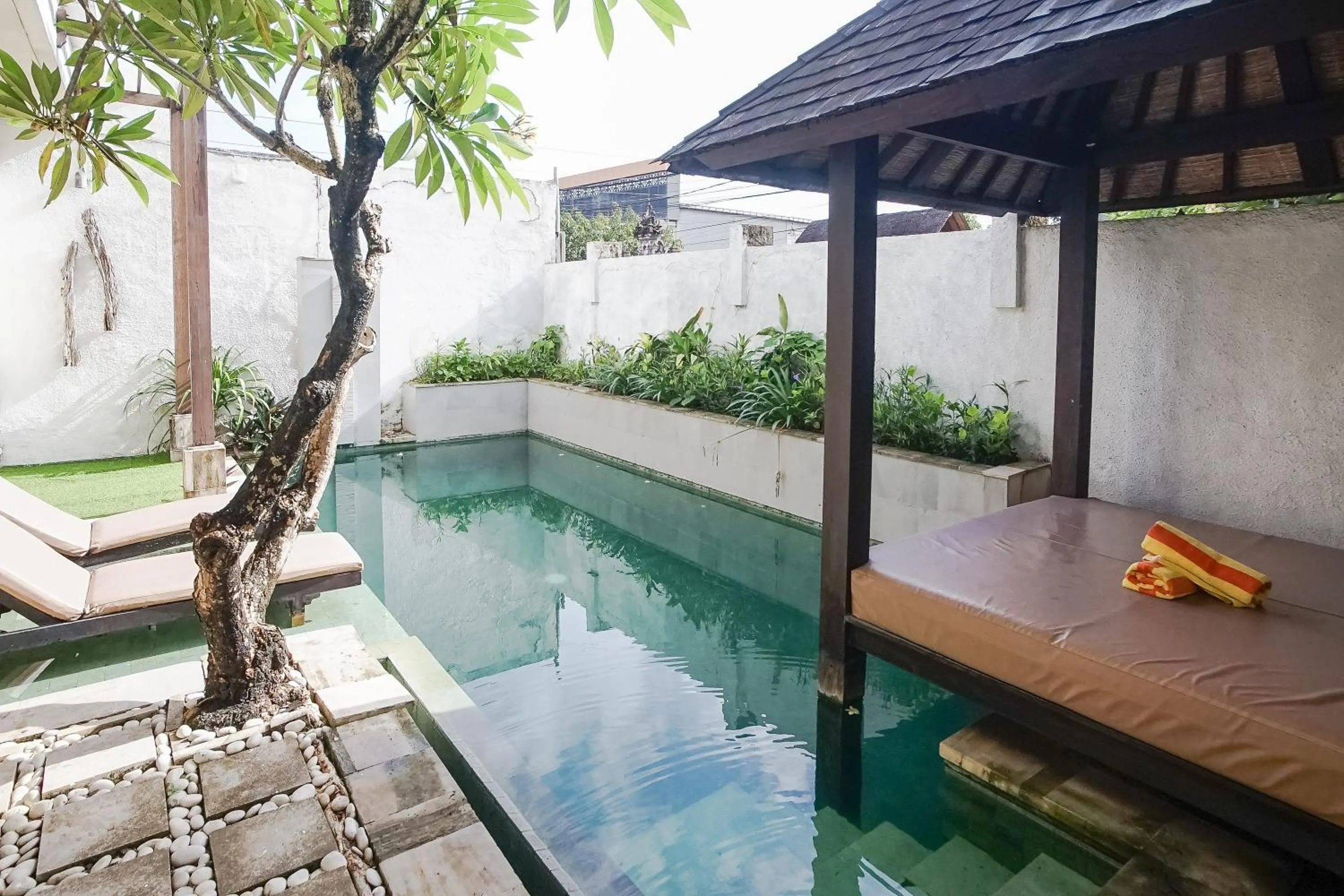 Swimming pool in Queen Rose Villa & Spa