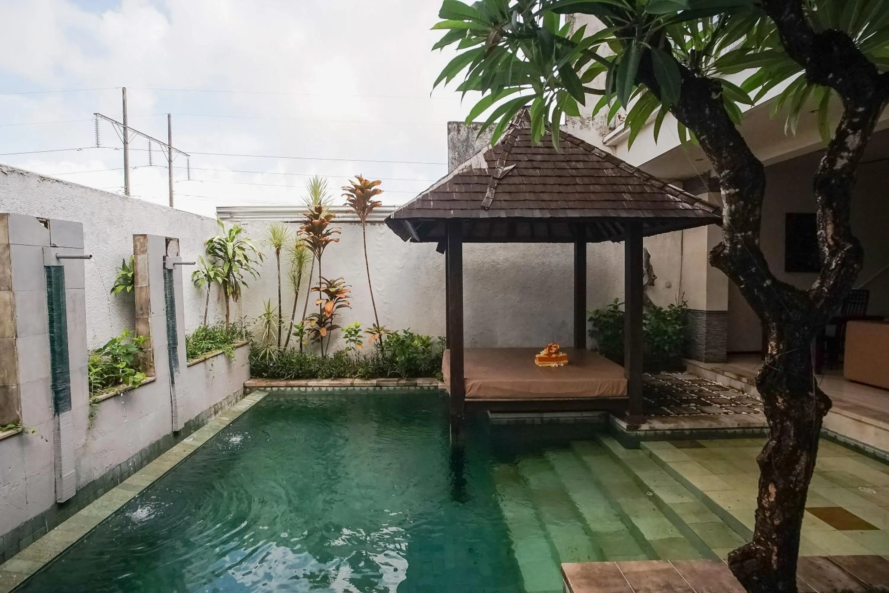 Swimming pool in Queen Rose Villa & Spa