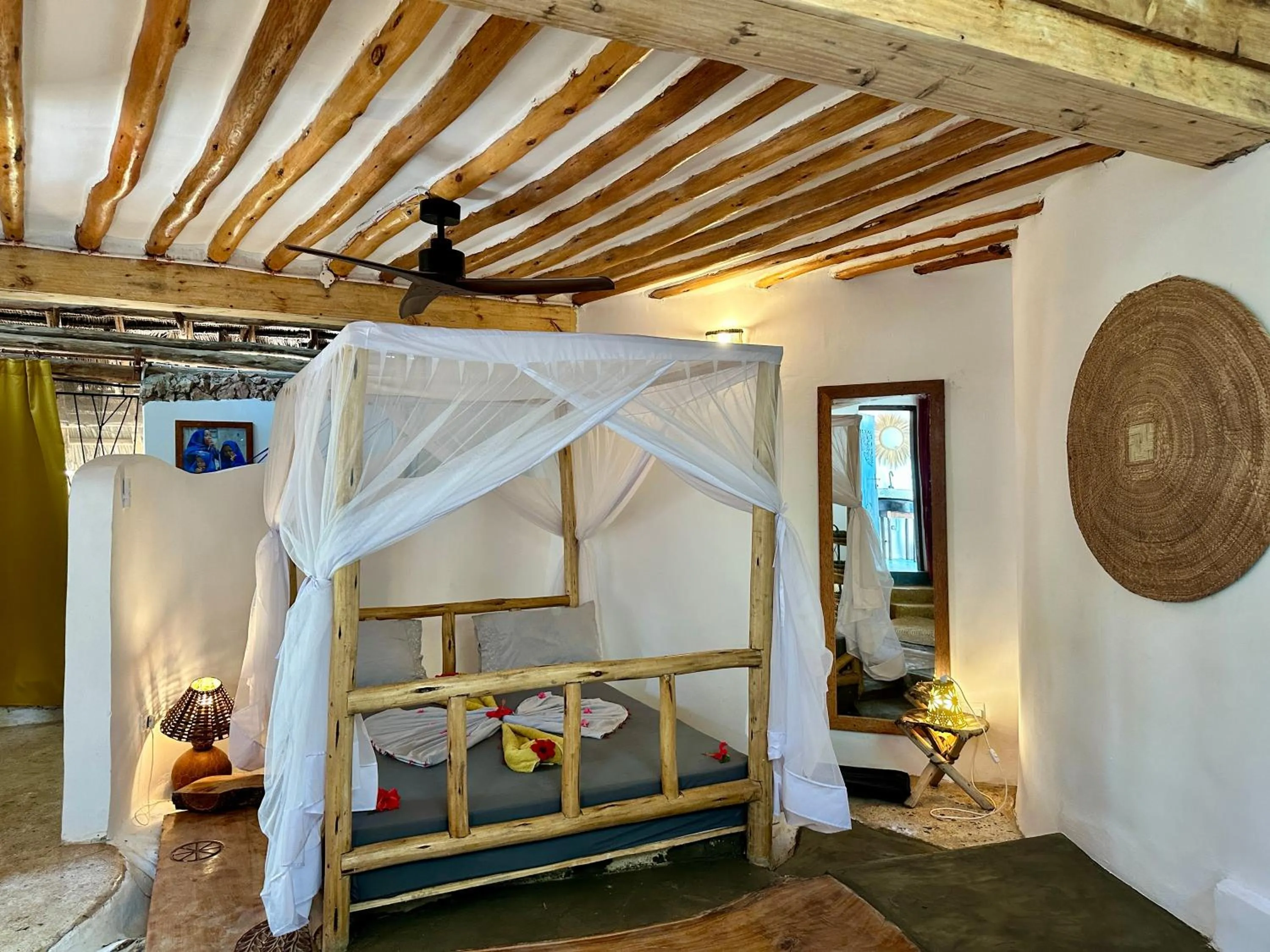 Bedroom, Bed in Kameleon Blue