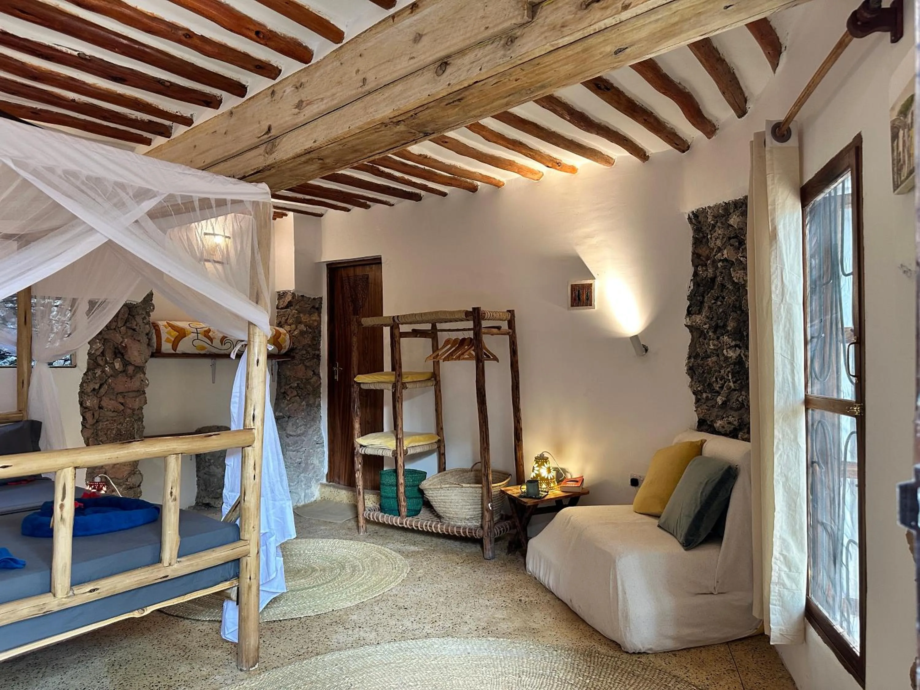 Bed in Kameleon Blue