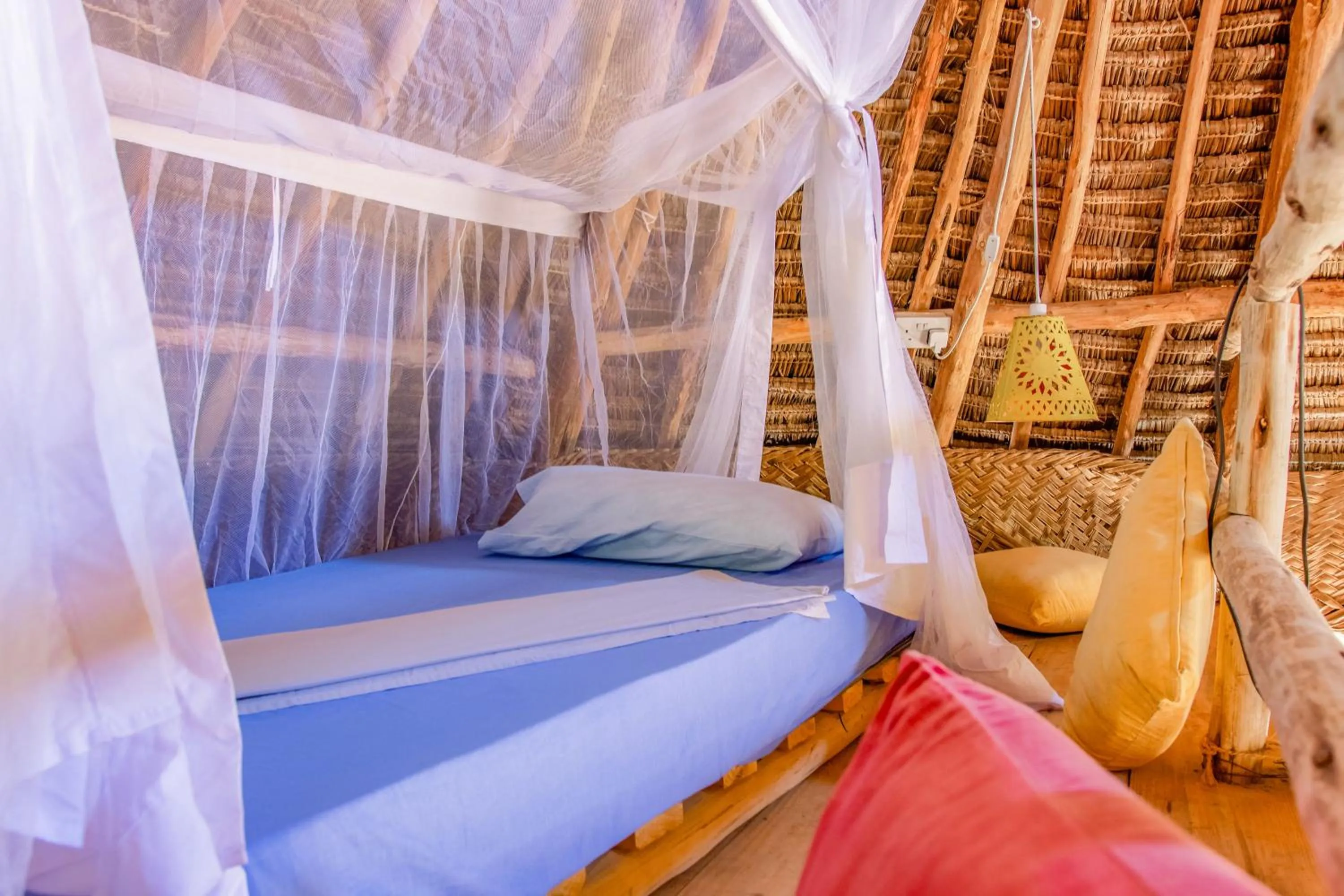 Bed in Kameleon Blue