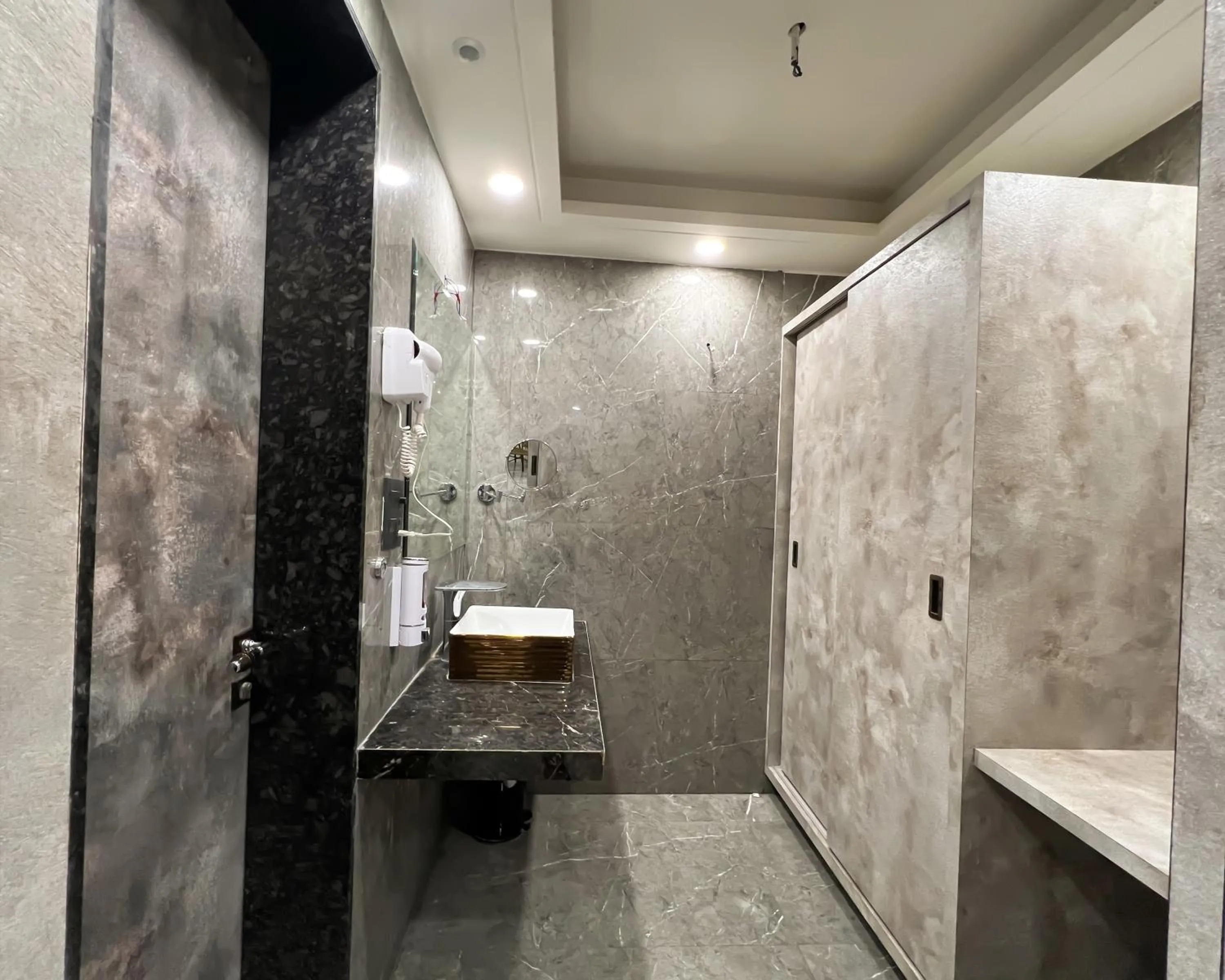 Bathroom in Anand Resort - A luxury Private Pool Resort in Nashik