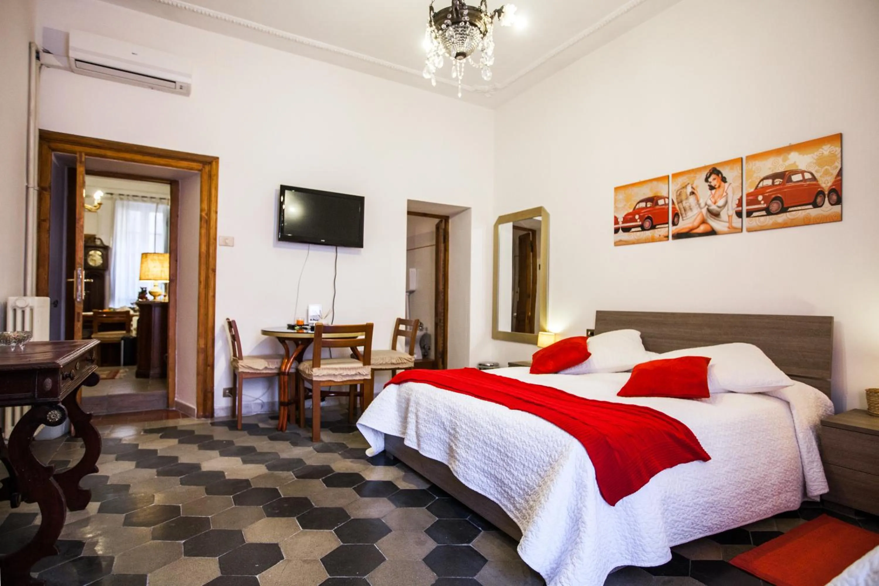 TV and multimedia, Bed in La Dolce Vita Roma