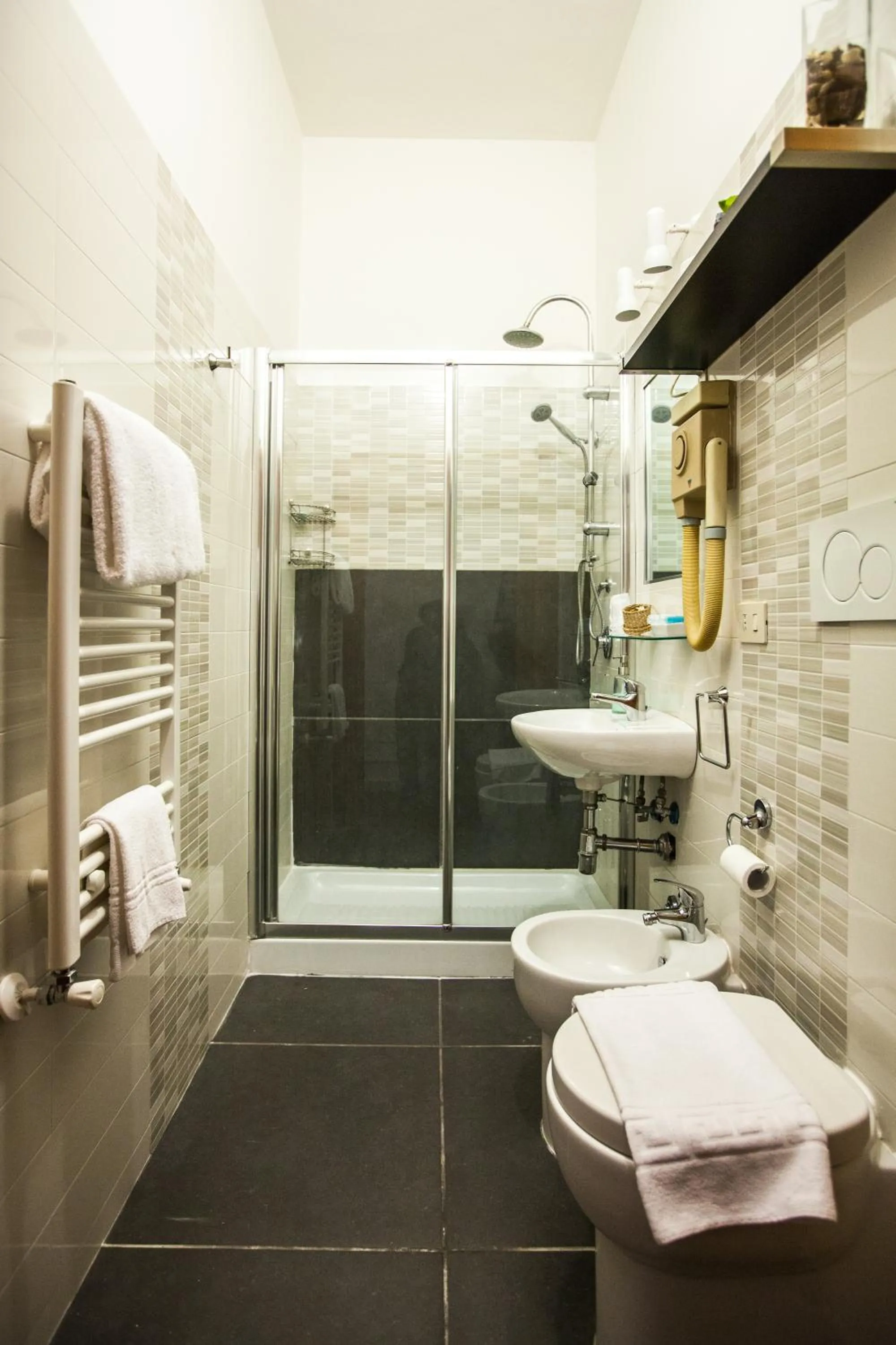 Shower in La Dolce Vita Roma