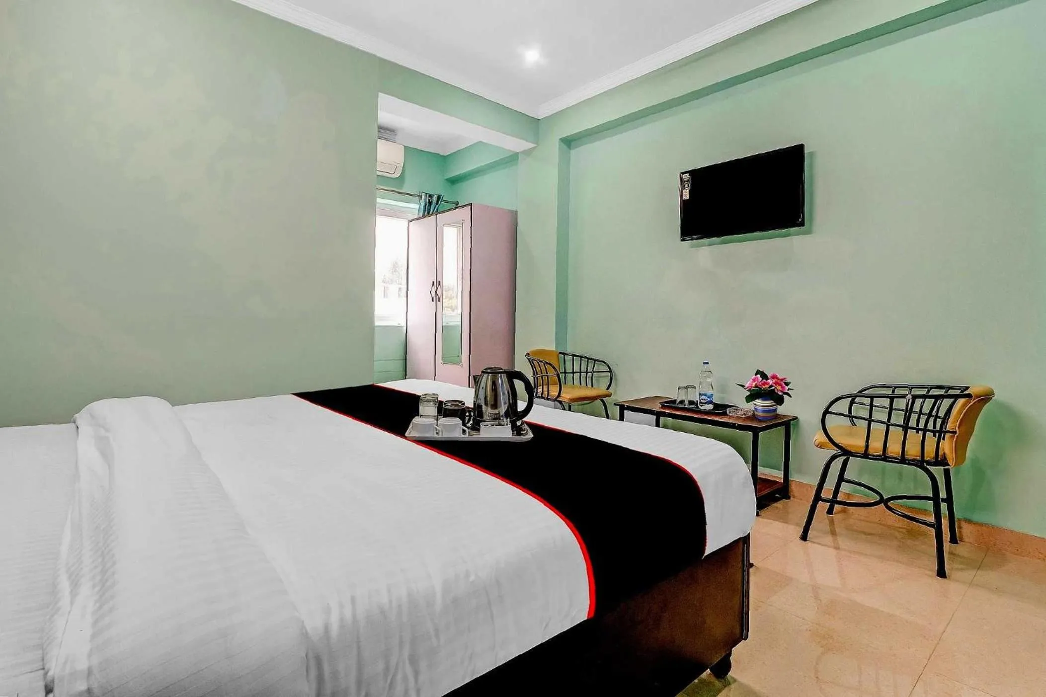 Bedroom, Bed in Super Collection O The Kailash Hotel