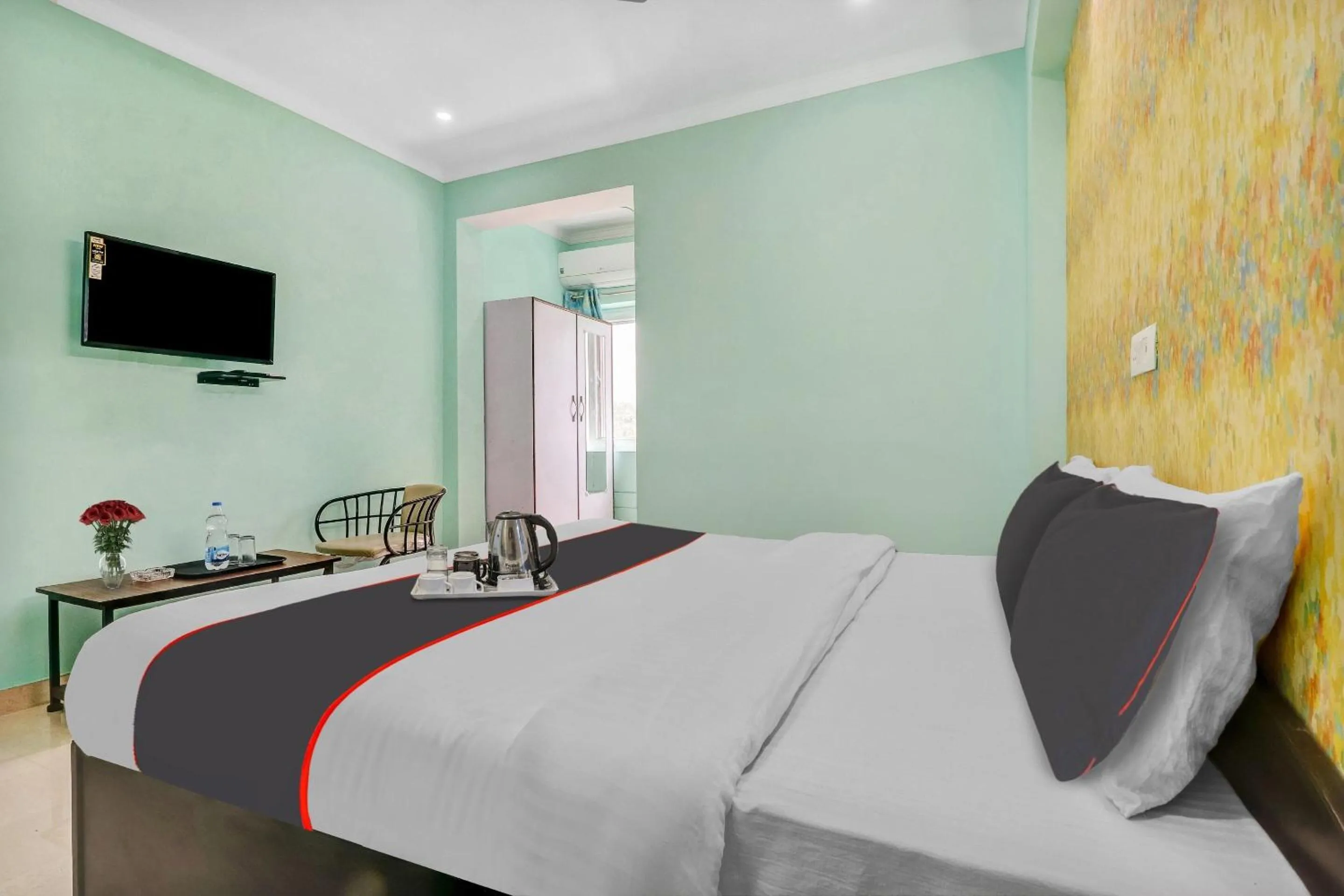 Bedroom, Bed in Super Collection O The Kailash Hotel