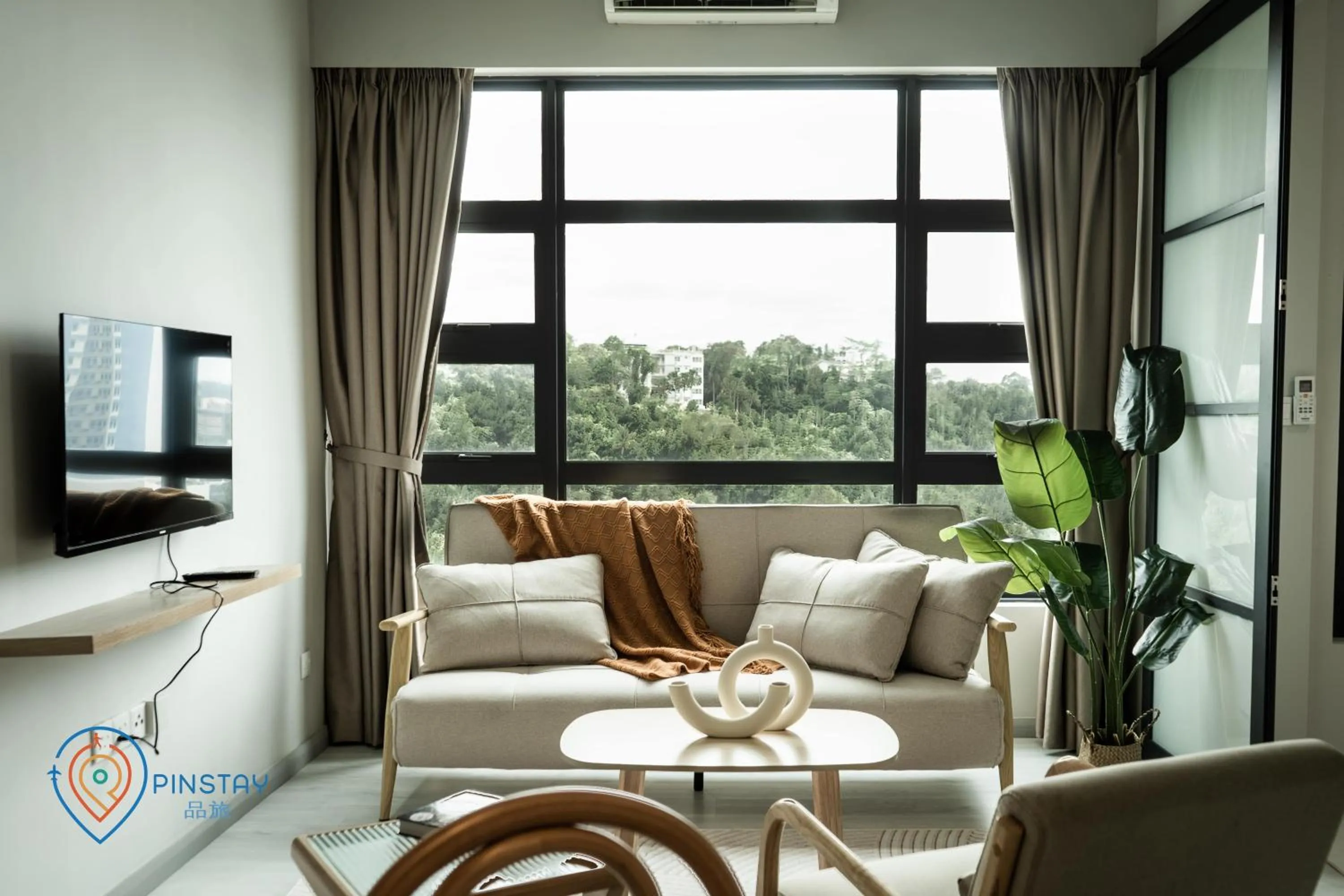 Living room in Jesselton Quay by Pinstay