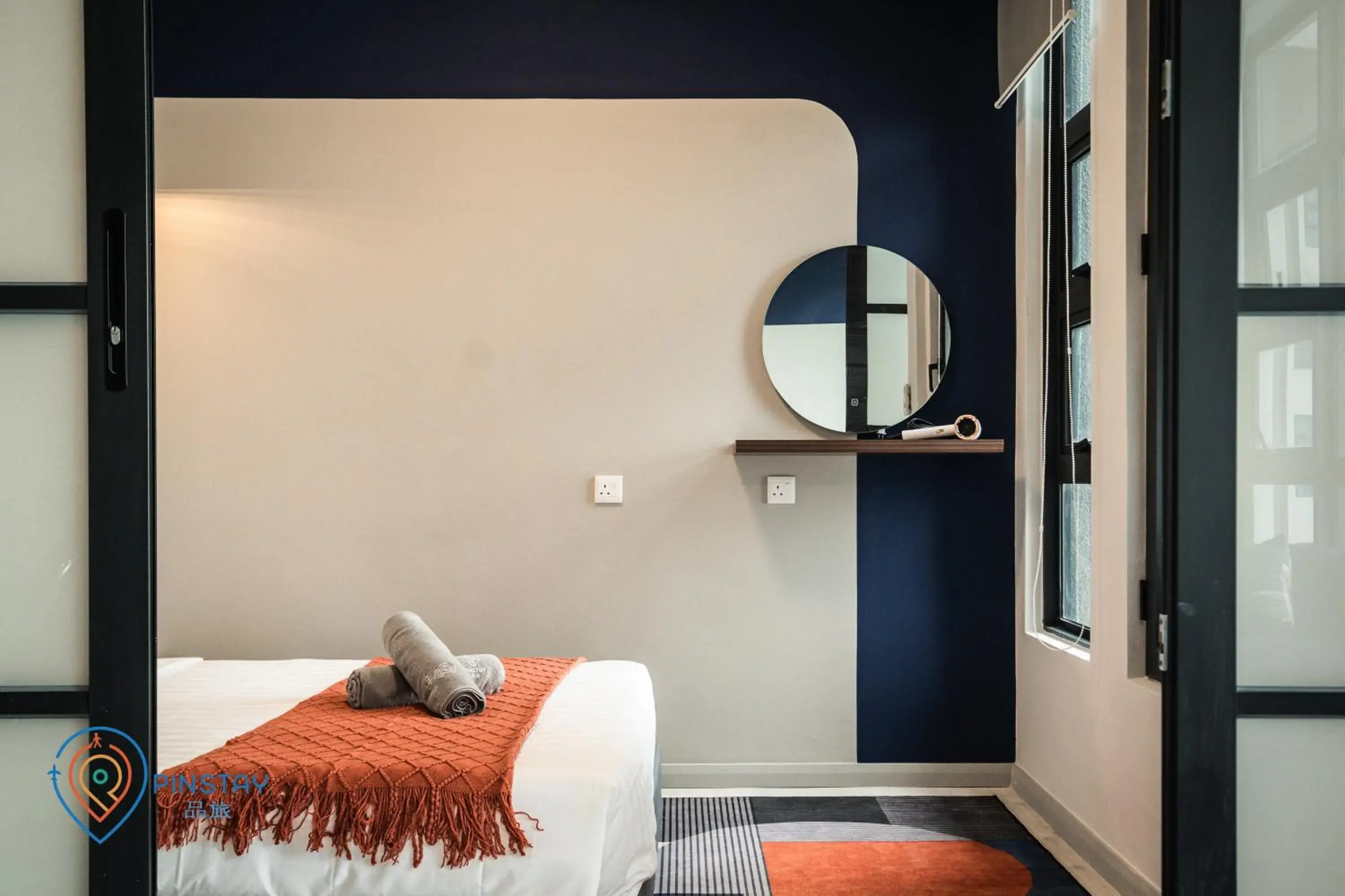 Retro Queen Room in Jesselton Quay by Pinstay Retro Queen Room in Jesselton Quay by Pinstay