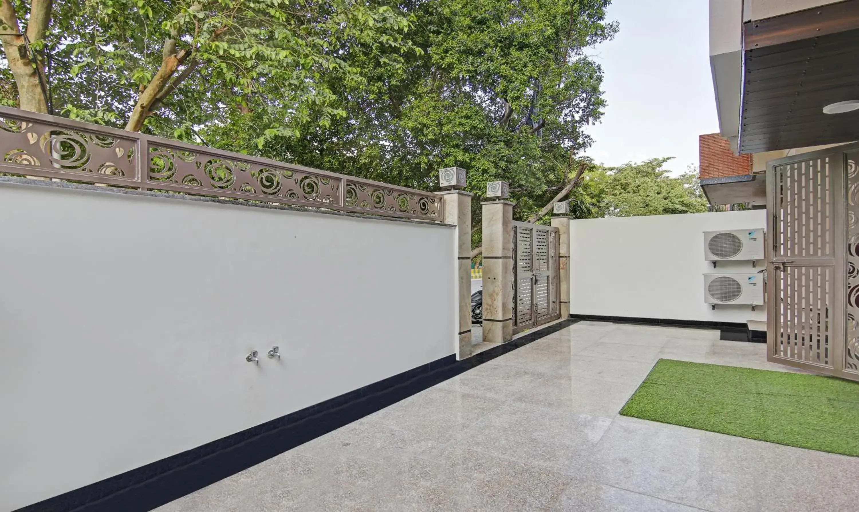 Facade/entrance in Treebo Aviraj Inn Facade/entrance in Treebo Aviraj Inn