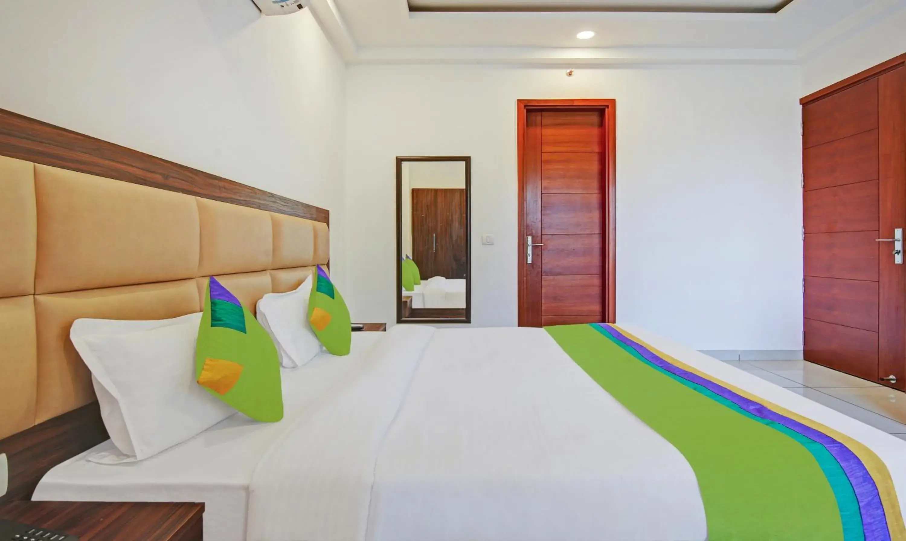 Bedroom, Bed in Treebo Aviraj Inn Bedroom, Bed in Treebo Aviraj Inn