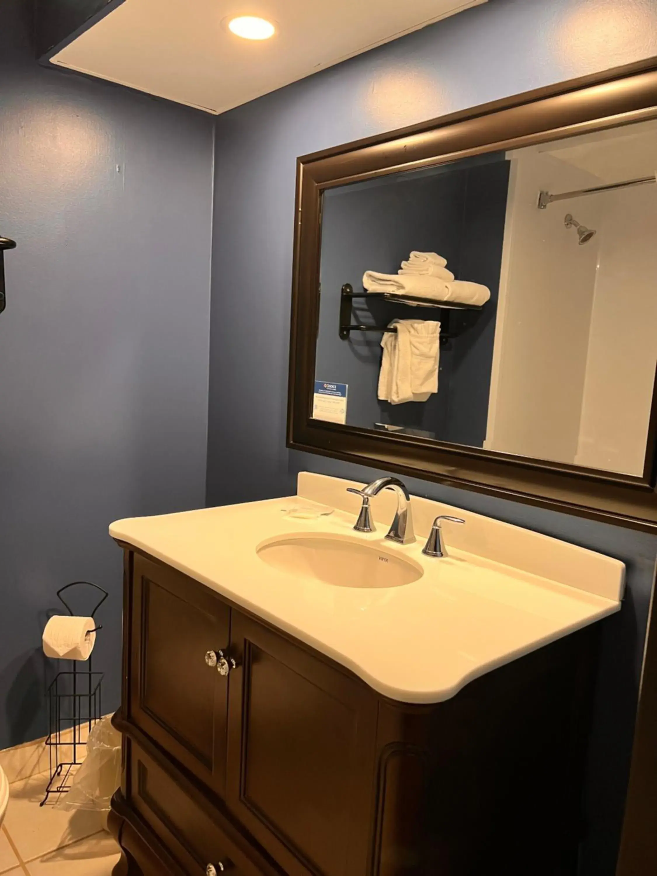 Bathroom in Hearthstone Inn Sydney Bathroom in Hearthstone Inn Sydney