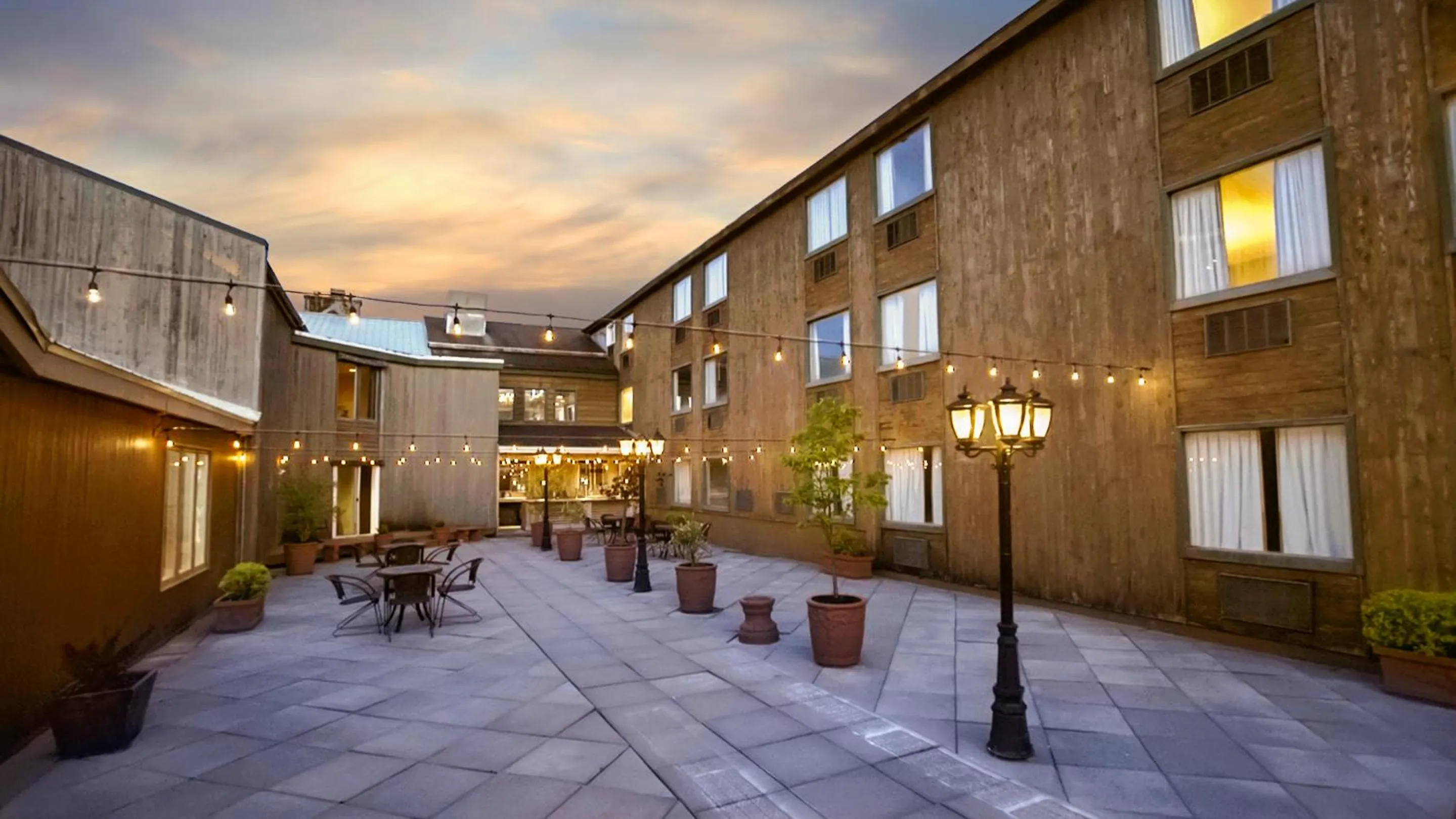 Patio in Hearthstone Inn Sydney