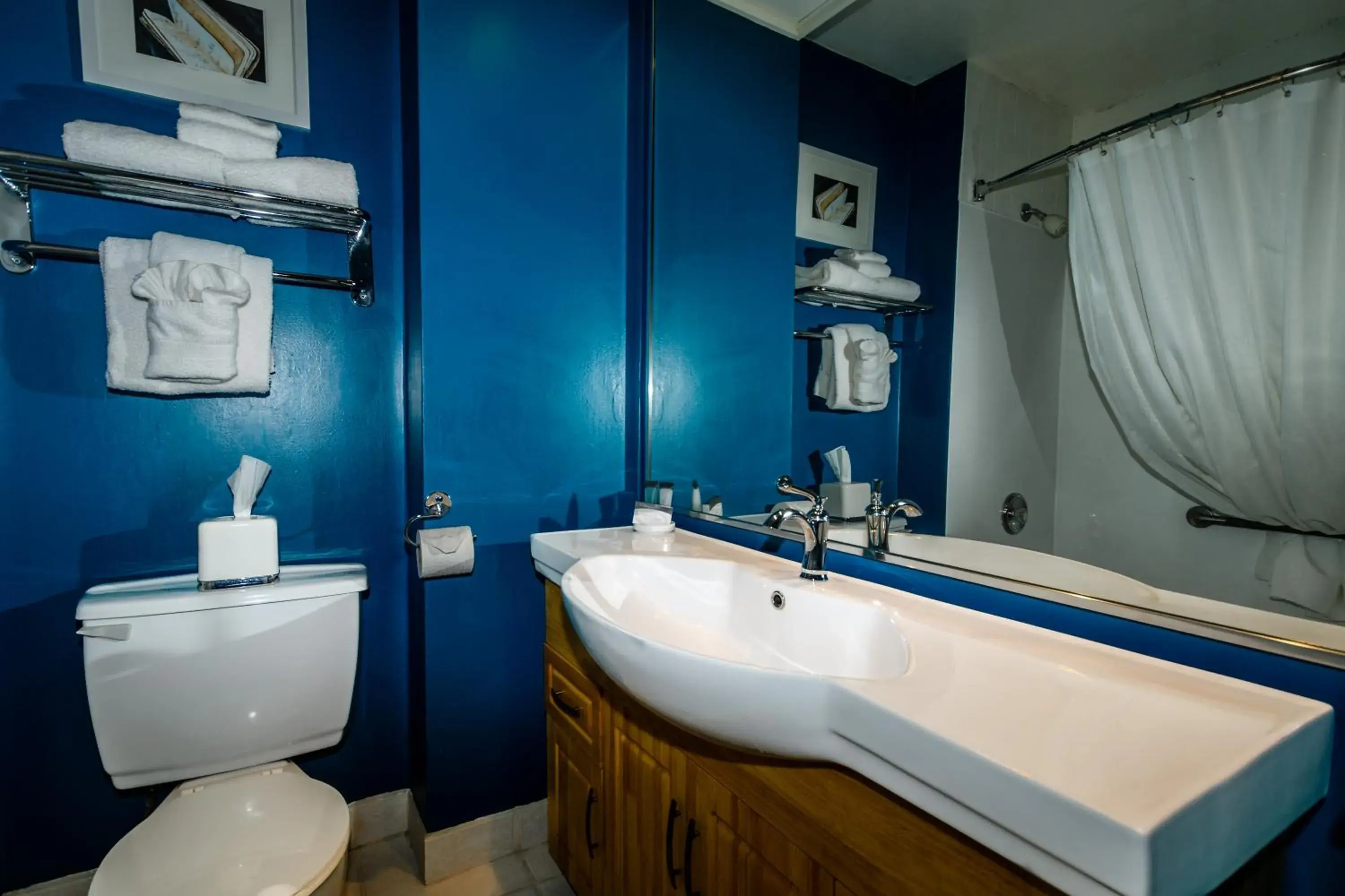 Quadruple Room with Two Queen Beds - Non Smoking in Hearthstone Inn Sydney Quadruple Room with Two Queen Beds - Non Smoking in Hearthstone Inn Sydney