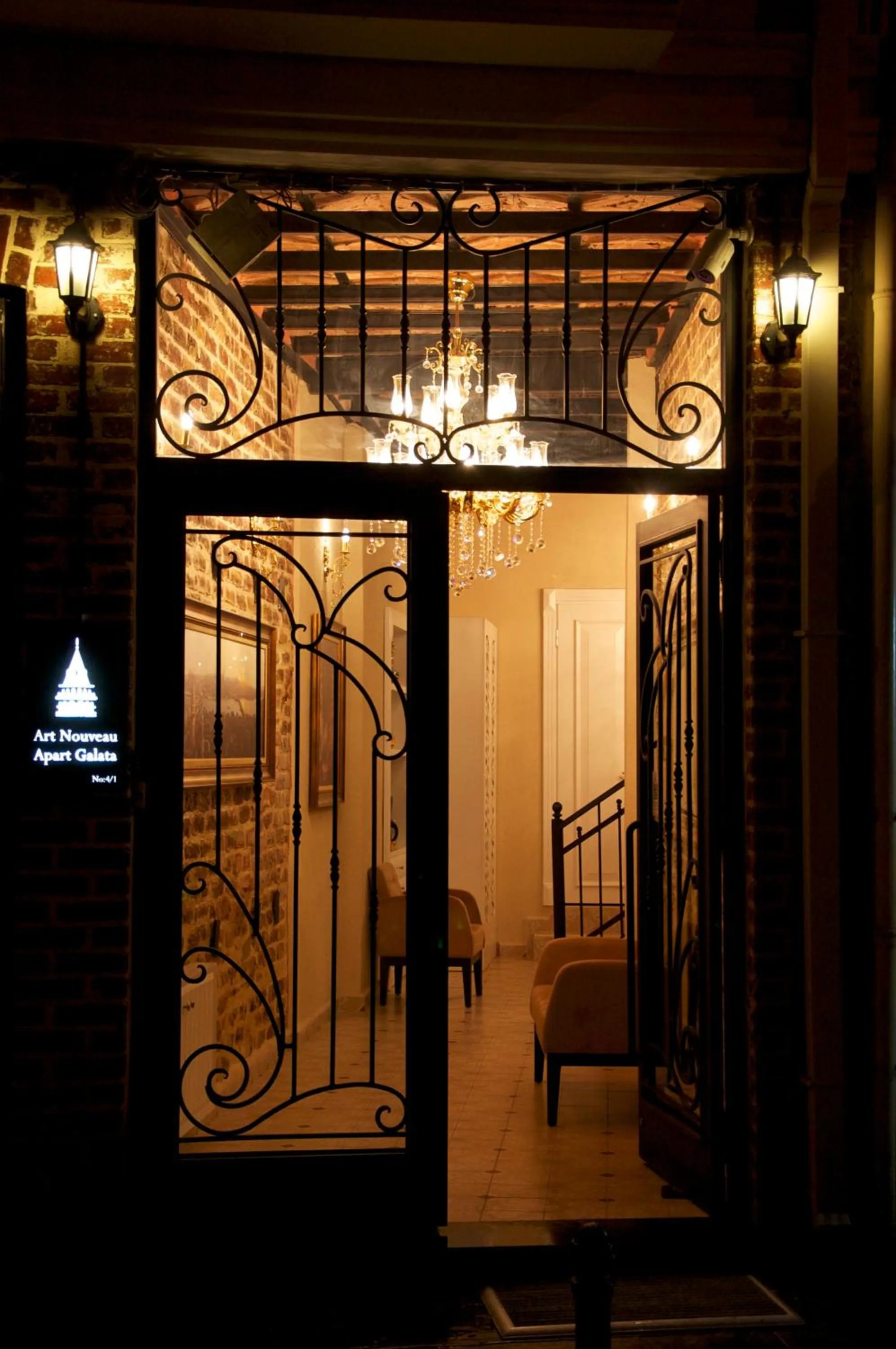Facade/entrance in Art Nouveau Galata