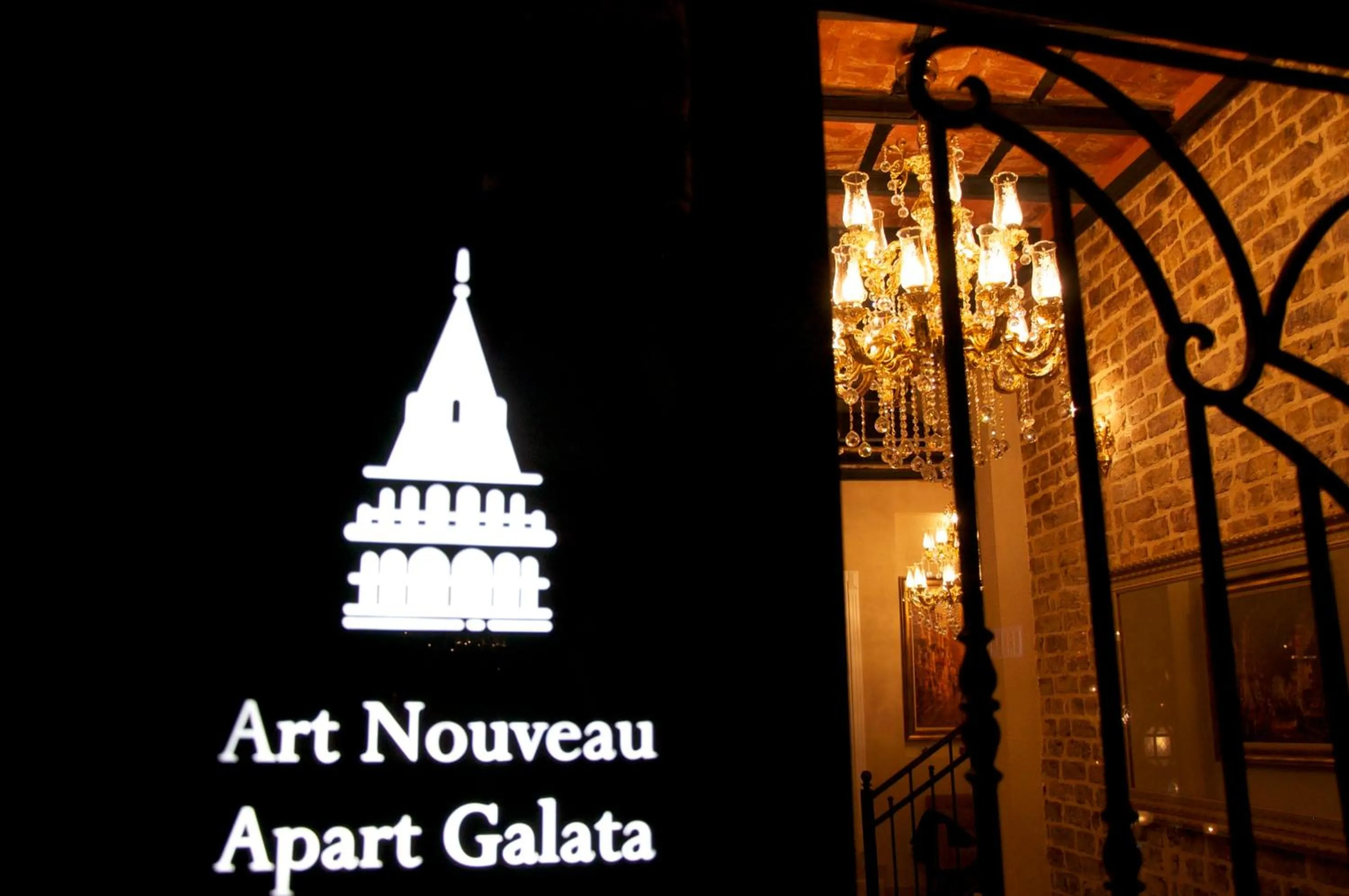 Facade/entrance in Art Nouveau Galata