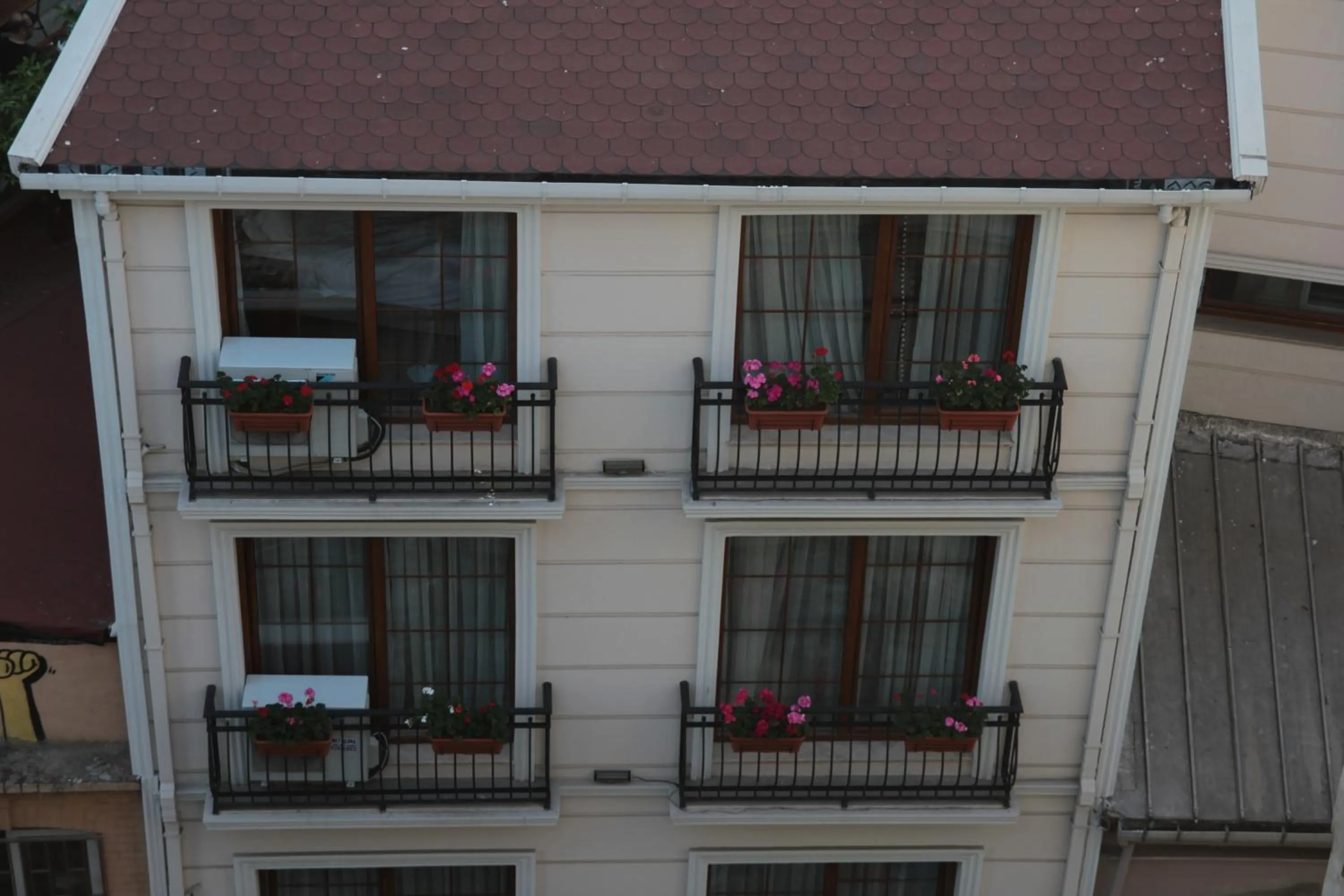Facade/entrance in Art Nouveau Galata
