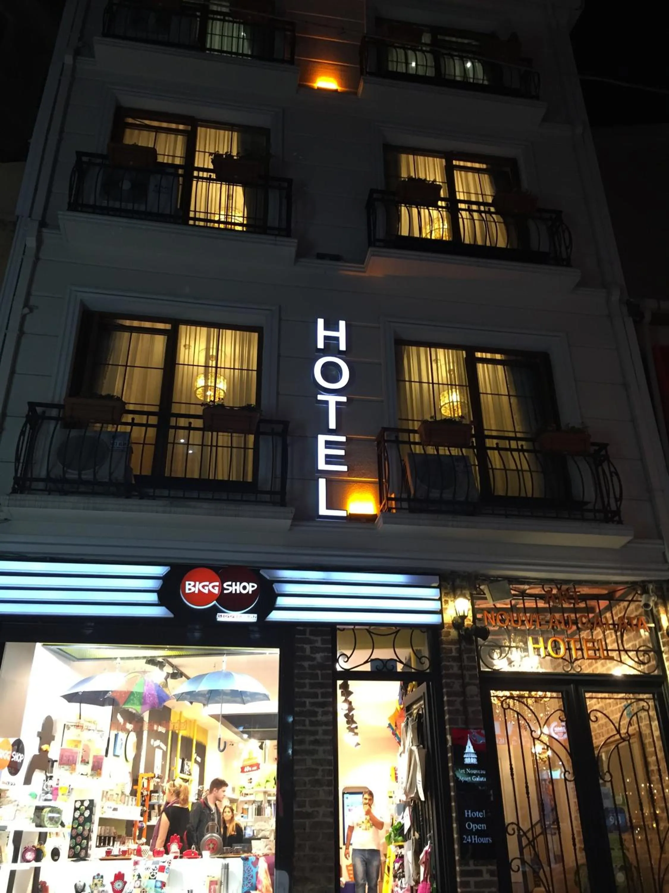 Property building in Art Nouveau Galata