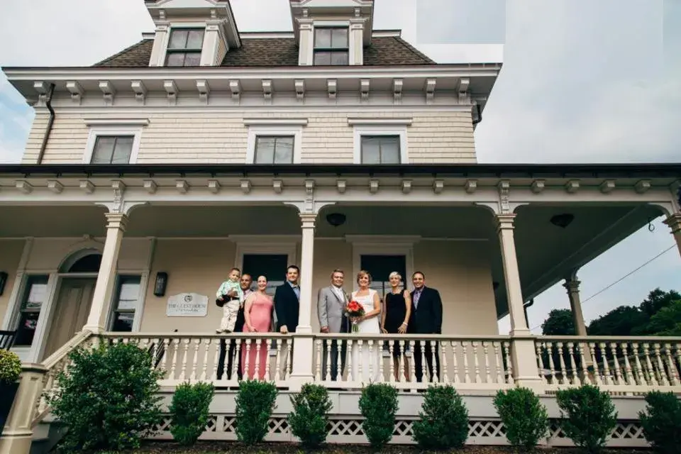 Facade/entrance in Guest House at Norwalk Inn Facade/entrance in Guest House at Norwalk Inn